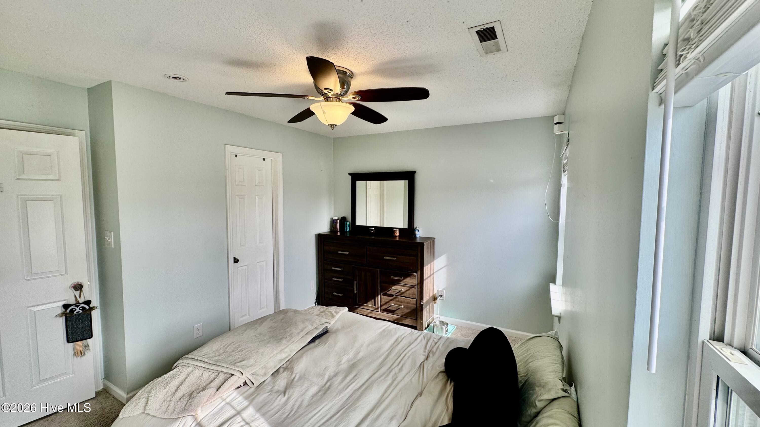 100561588 | Photo 12