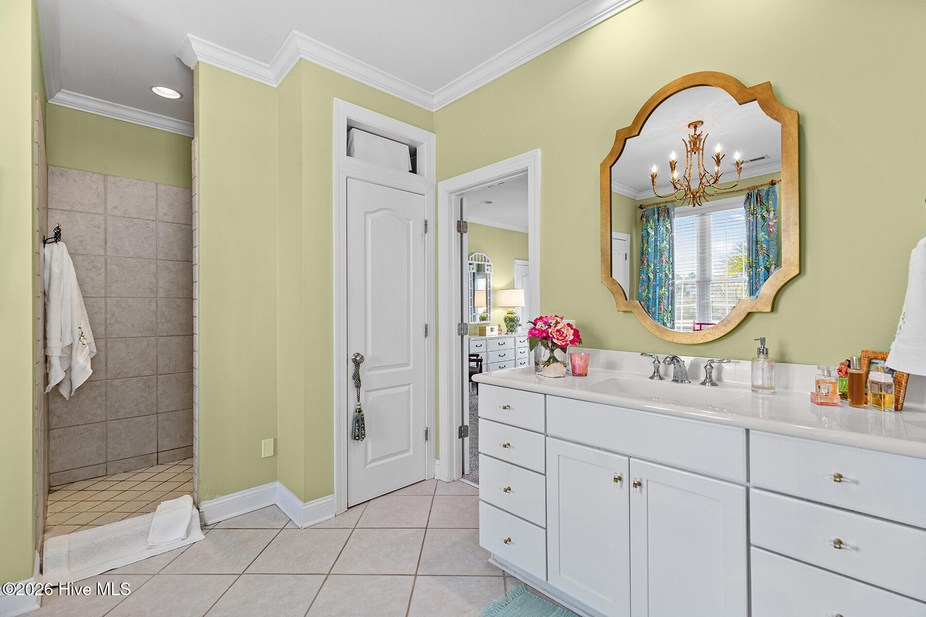 100554340 | Photo 54