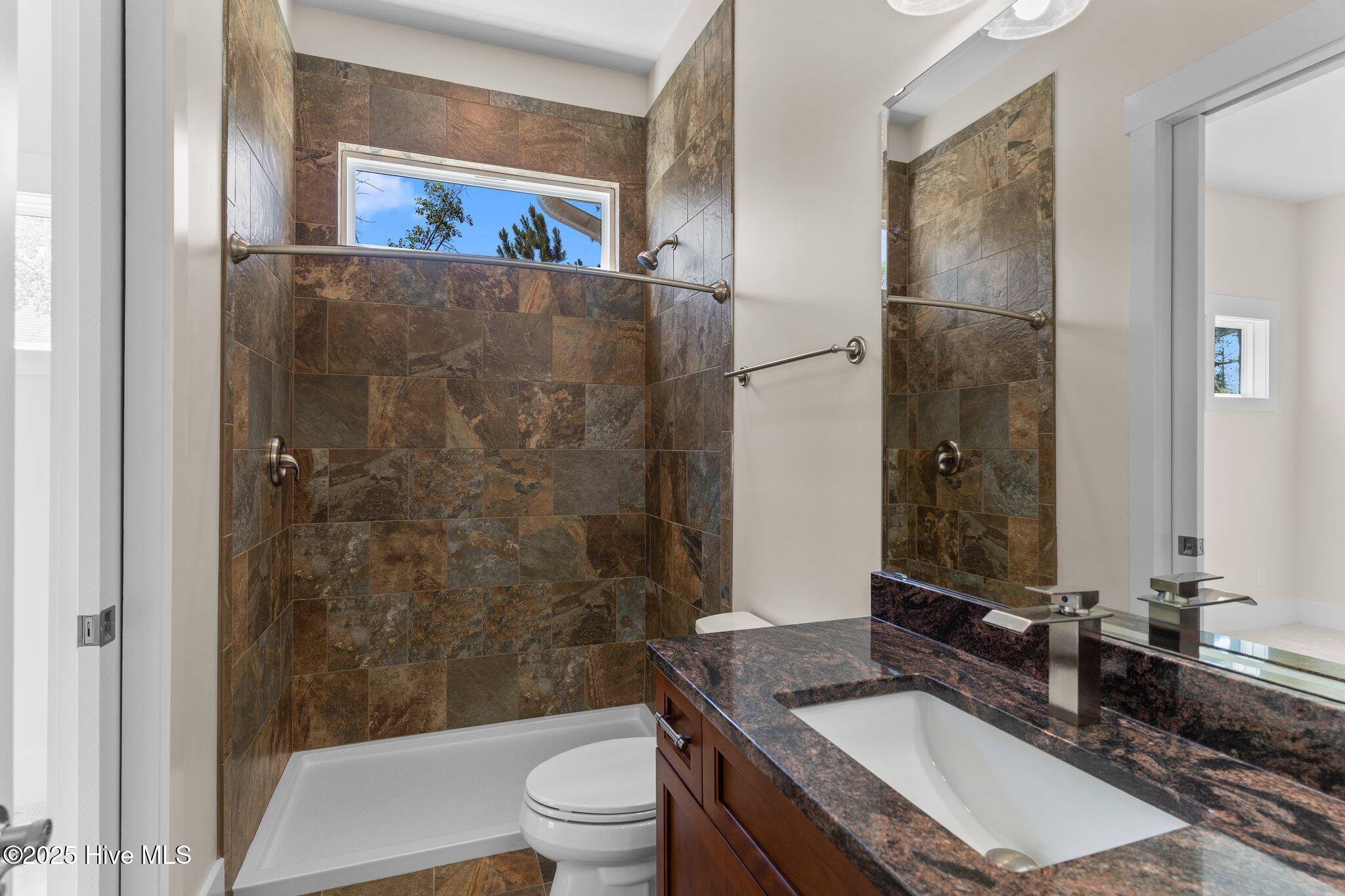 100552432 | Photo 47