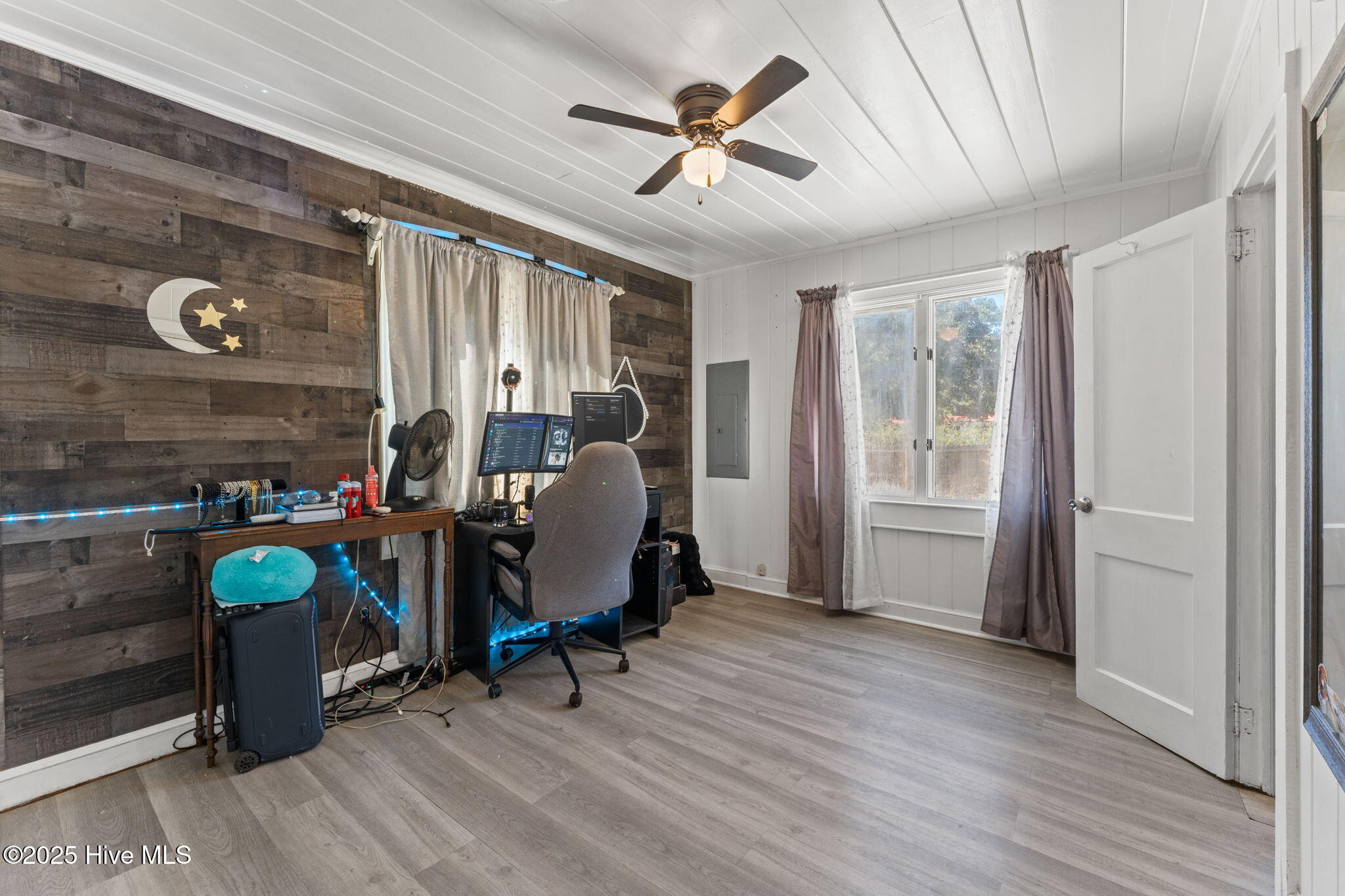 100534083 | Photo 16