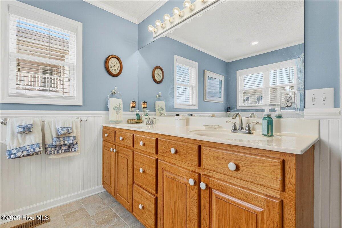 100531606 | Photo 22