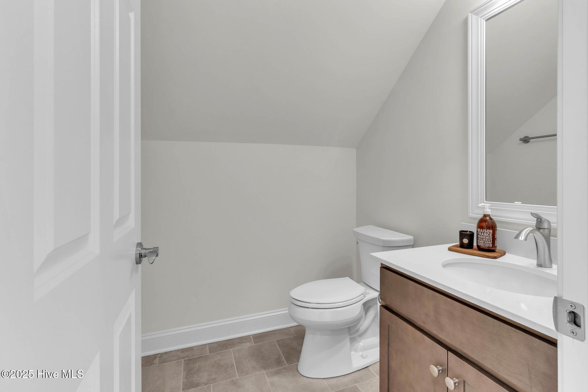 100567325 | Photo 32