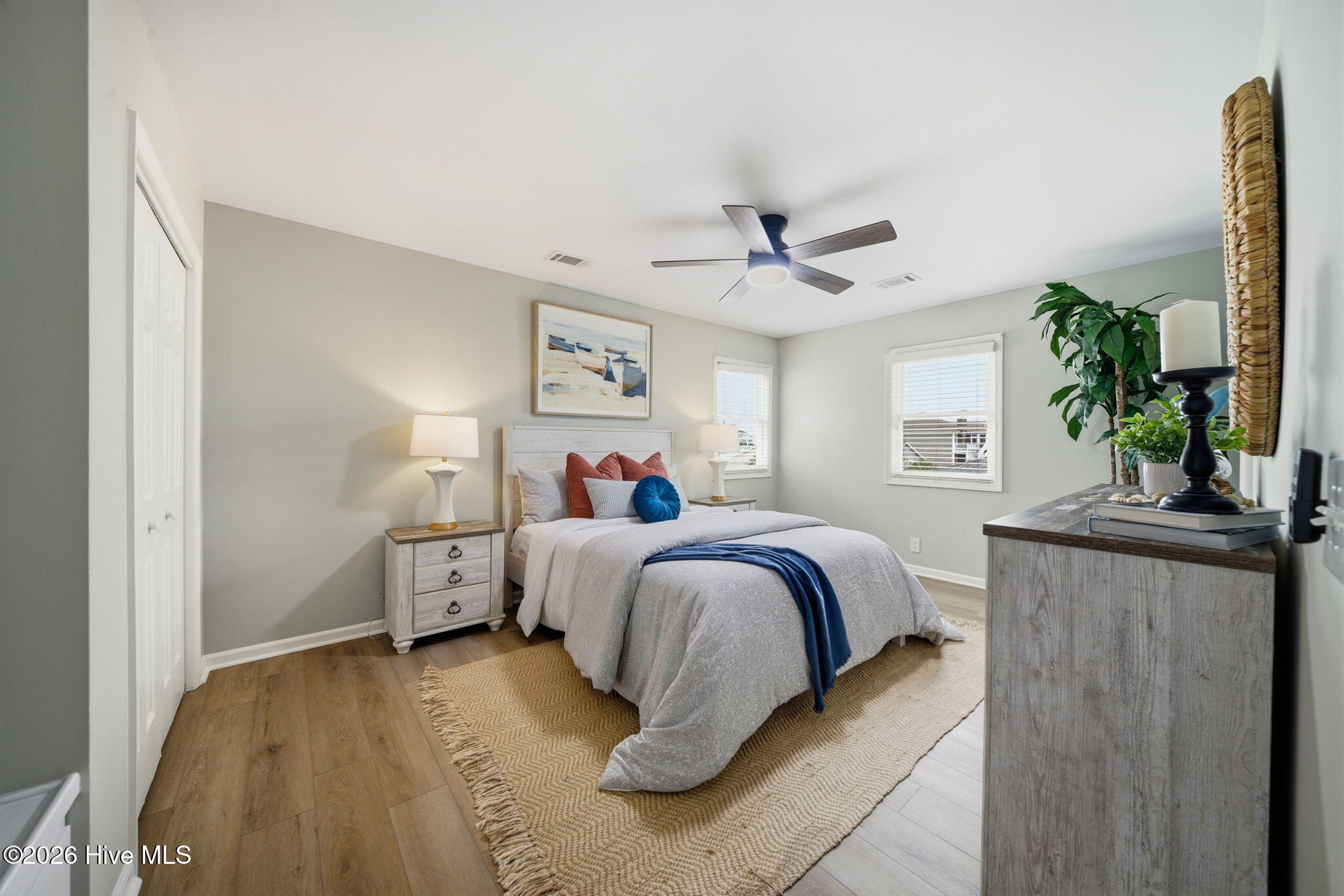 100557260 | Photo 33