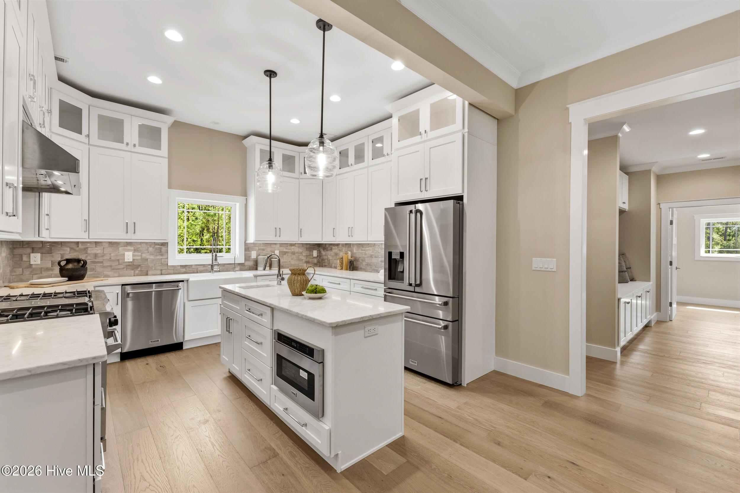 100566568 | Photo 21