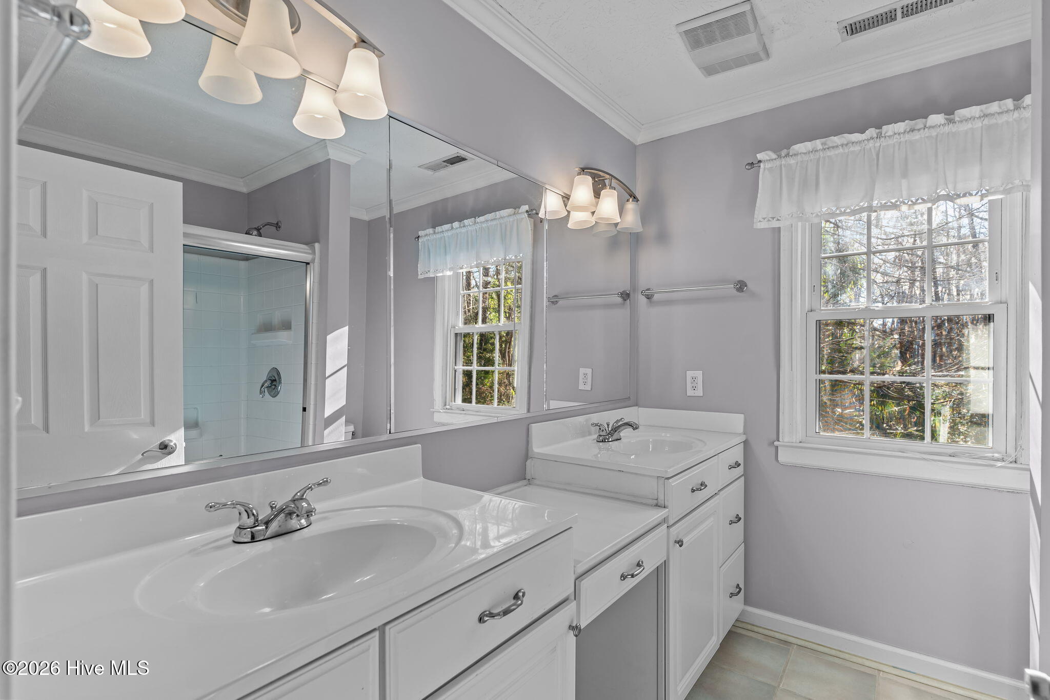 100550743 | Photo 55