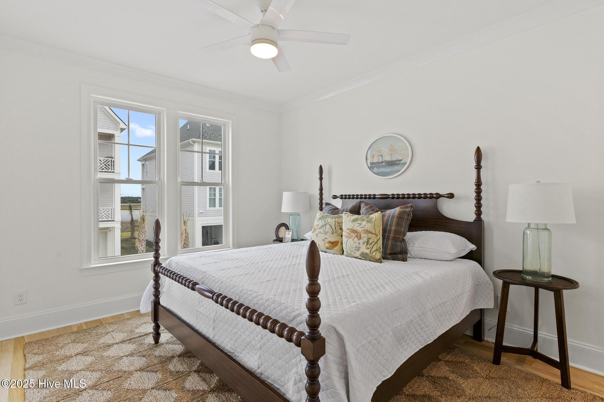 100565849 | Photo 18