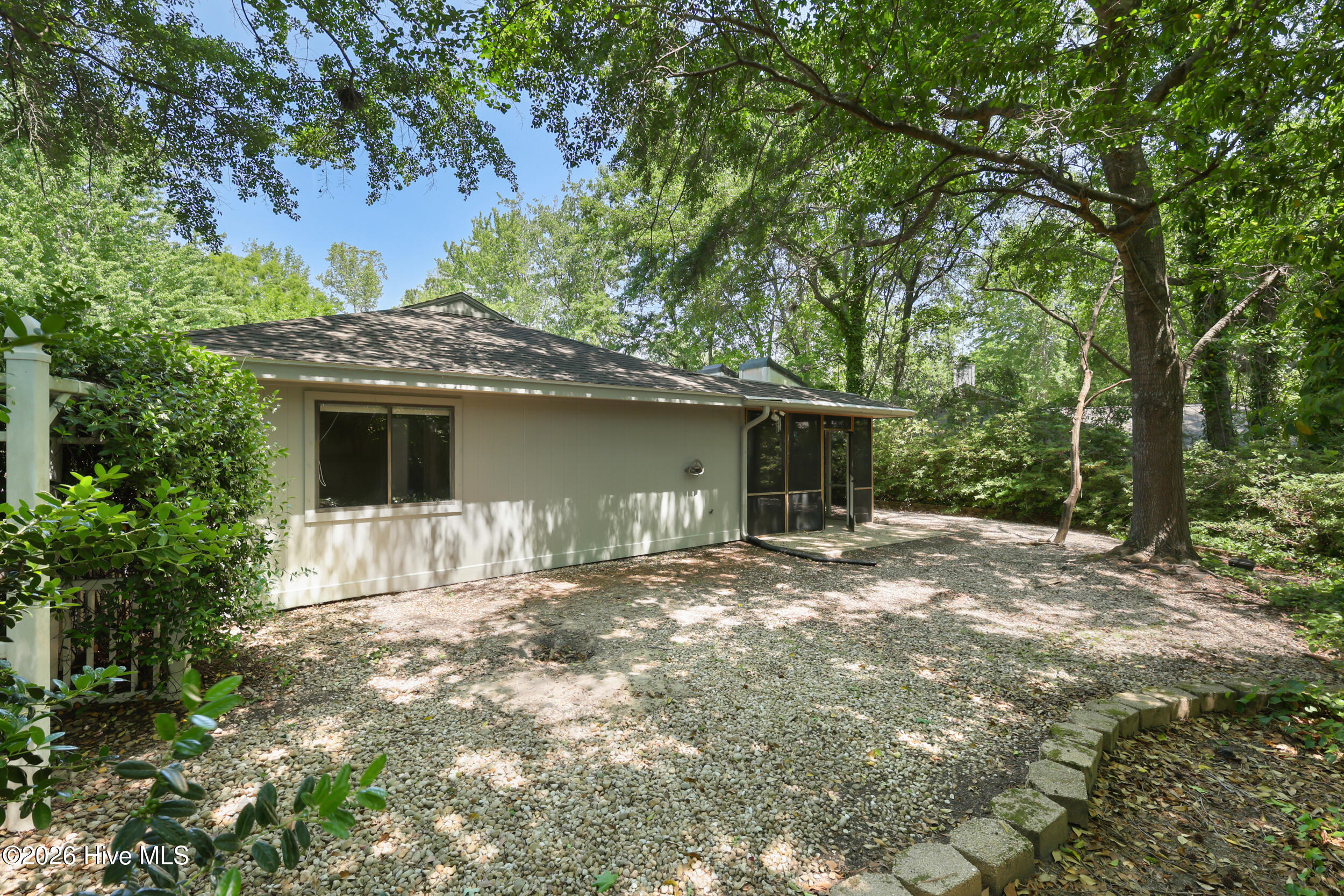 100569768 | Photo 32