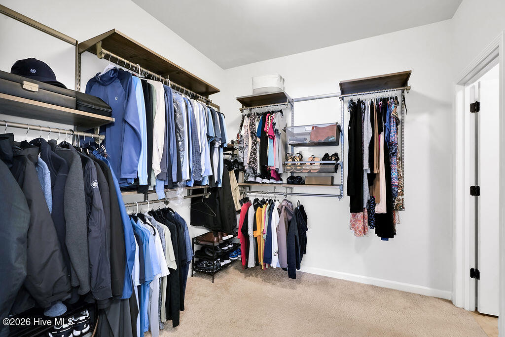 100565094 | Photo 24