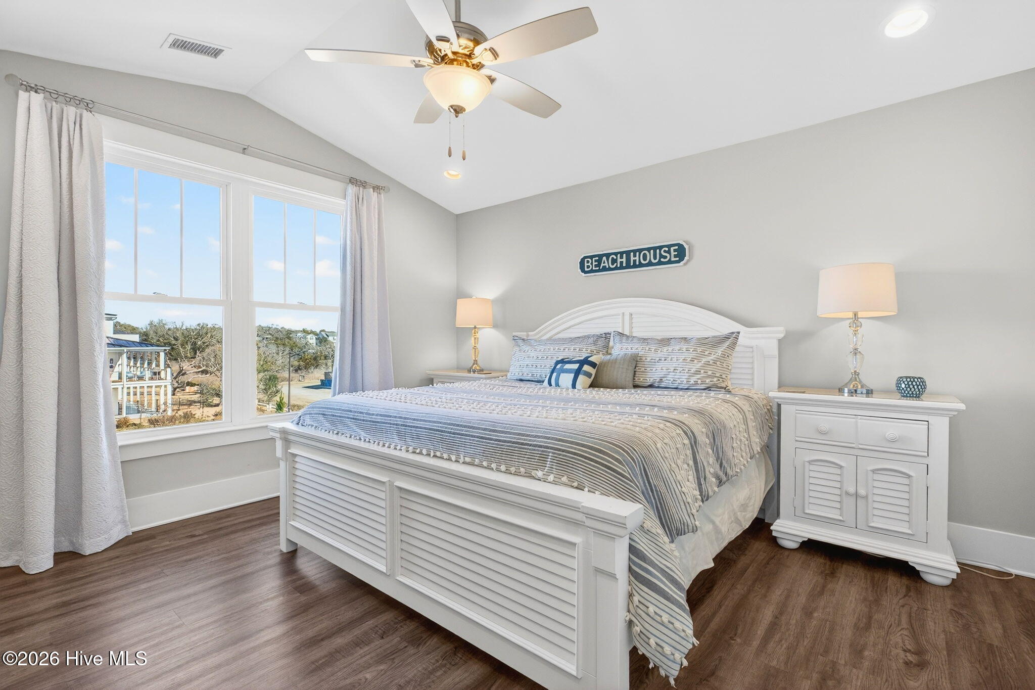 100554481 | Photo 23