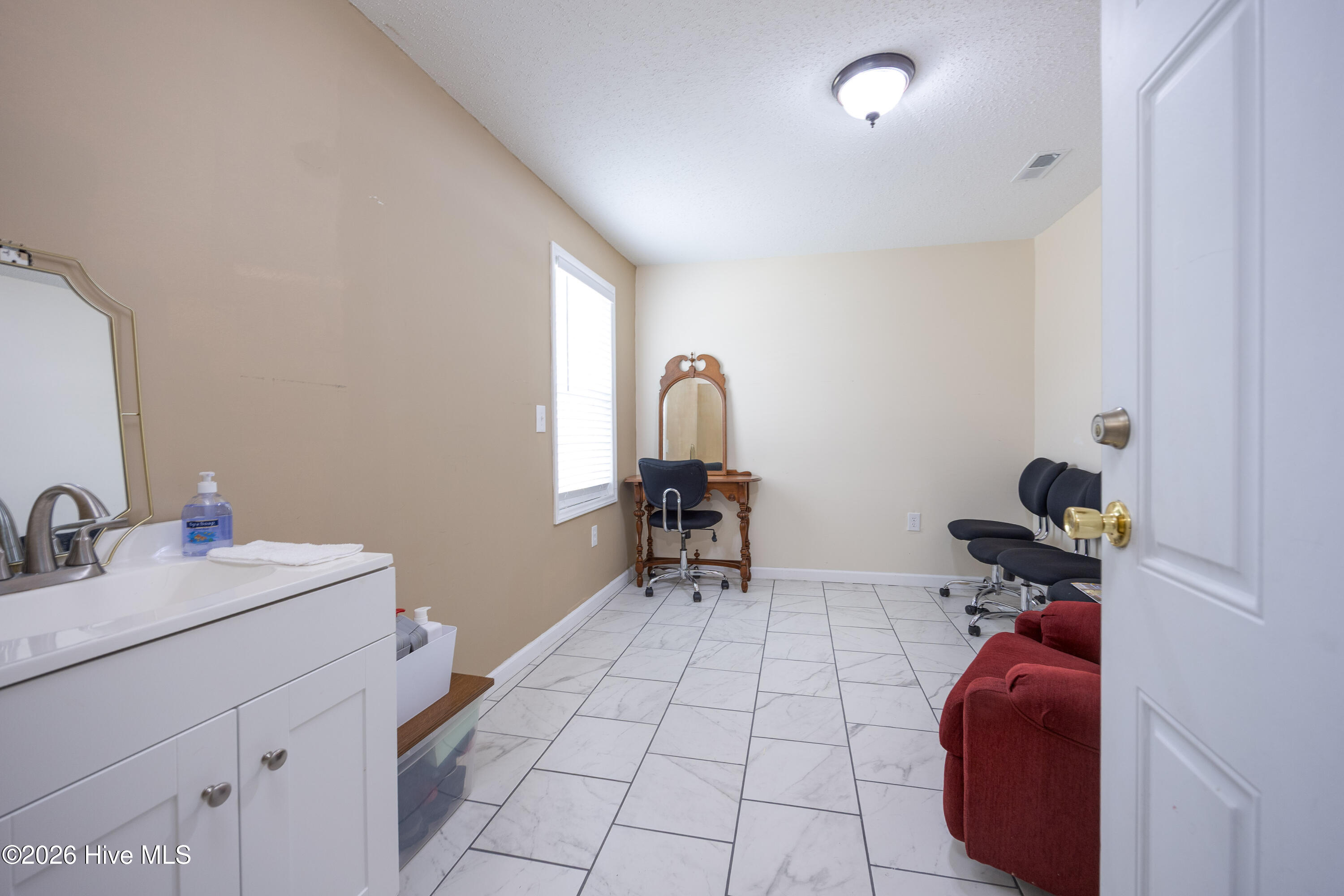 200 Southeast Blvd-22