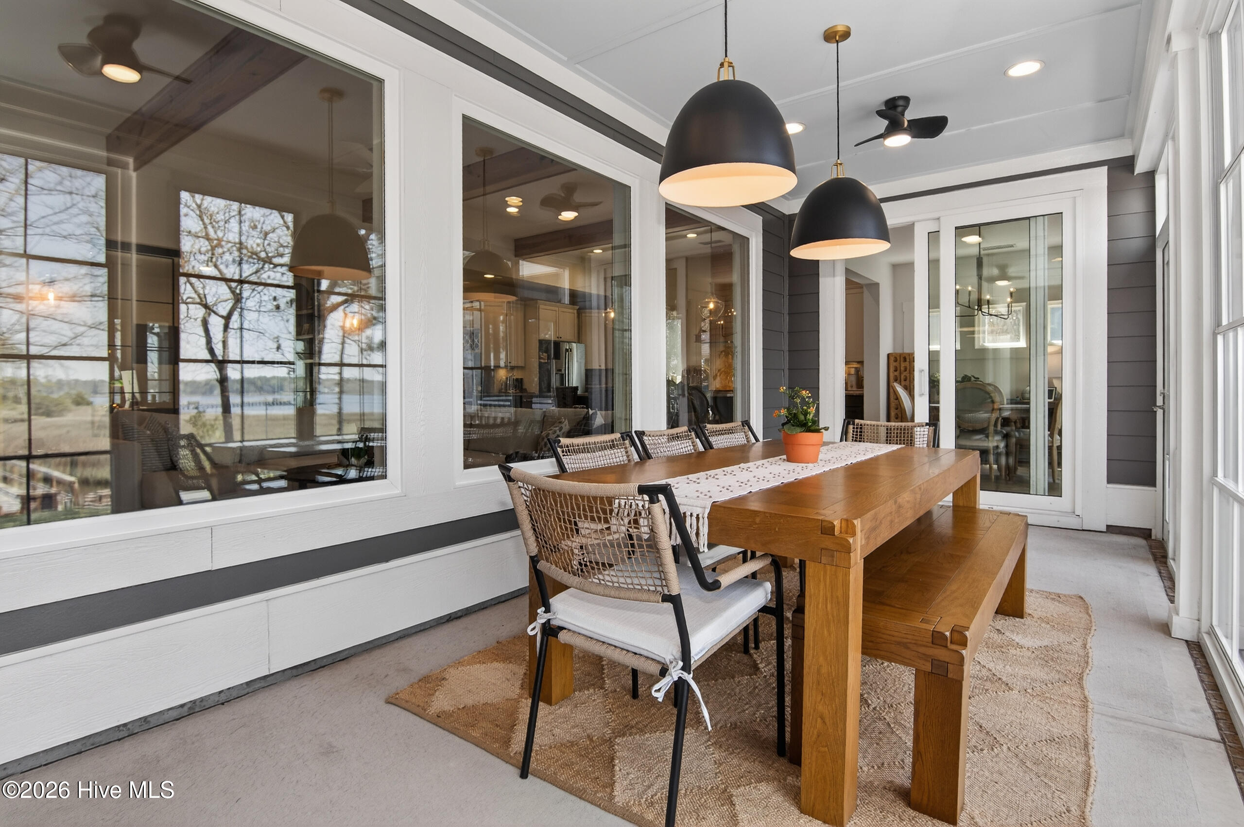 100565321 | Photo 37