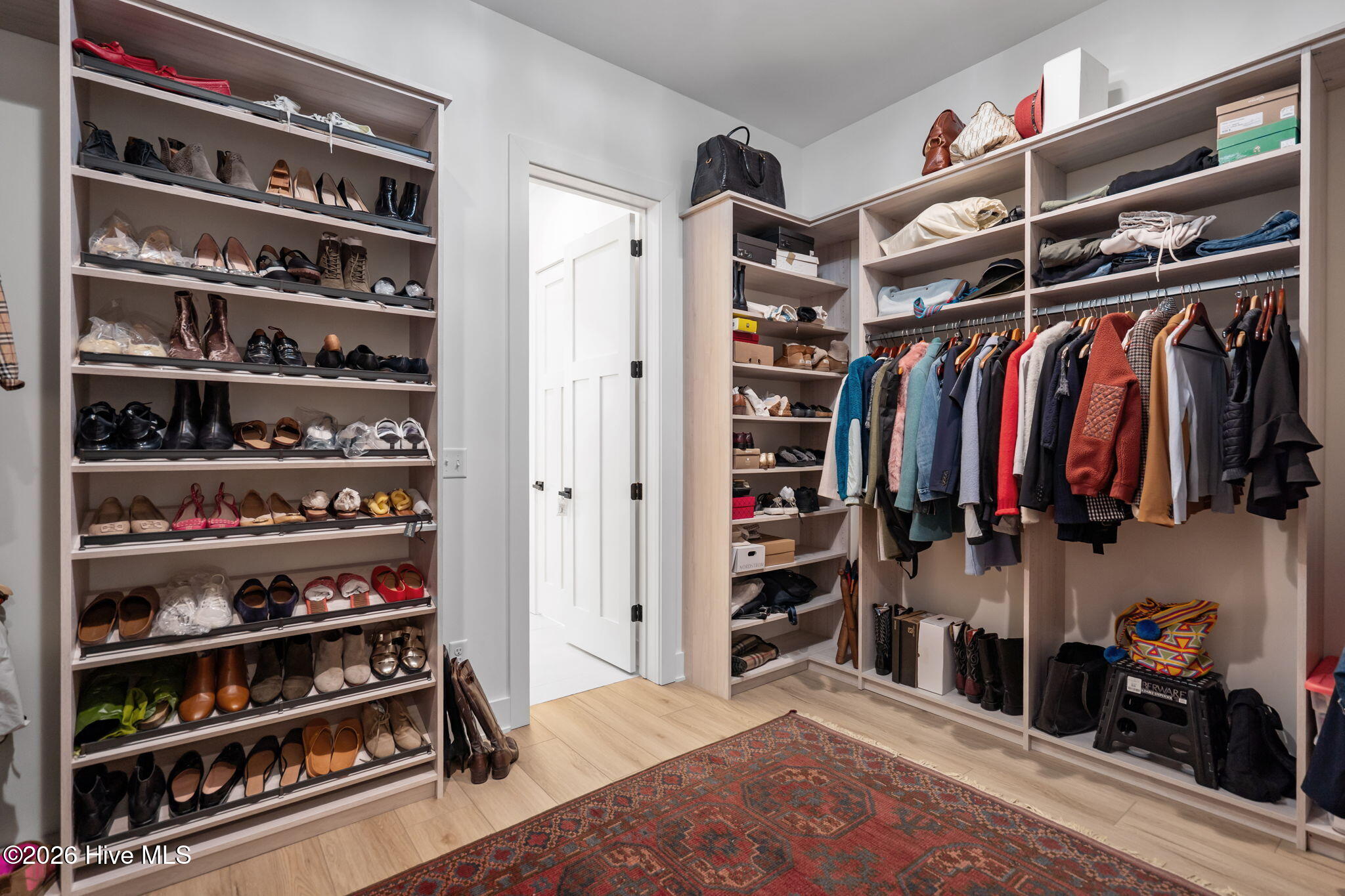 100566934 | Photo 41