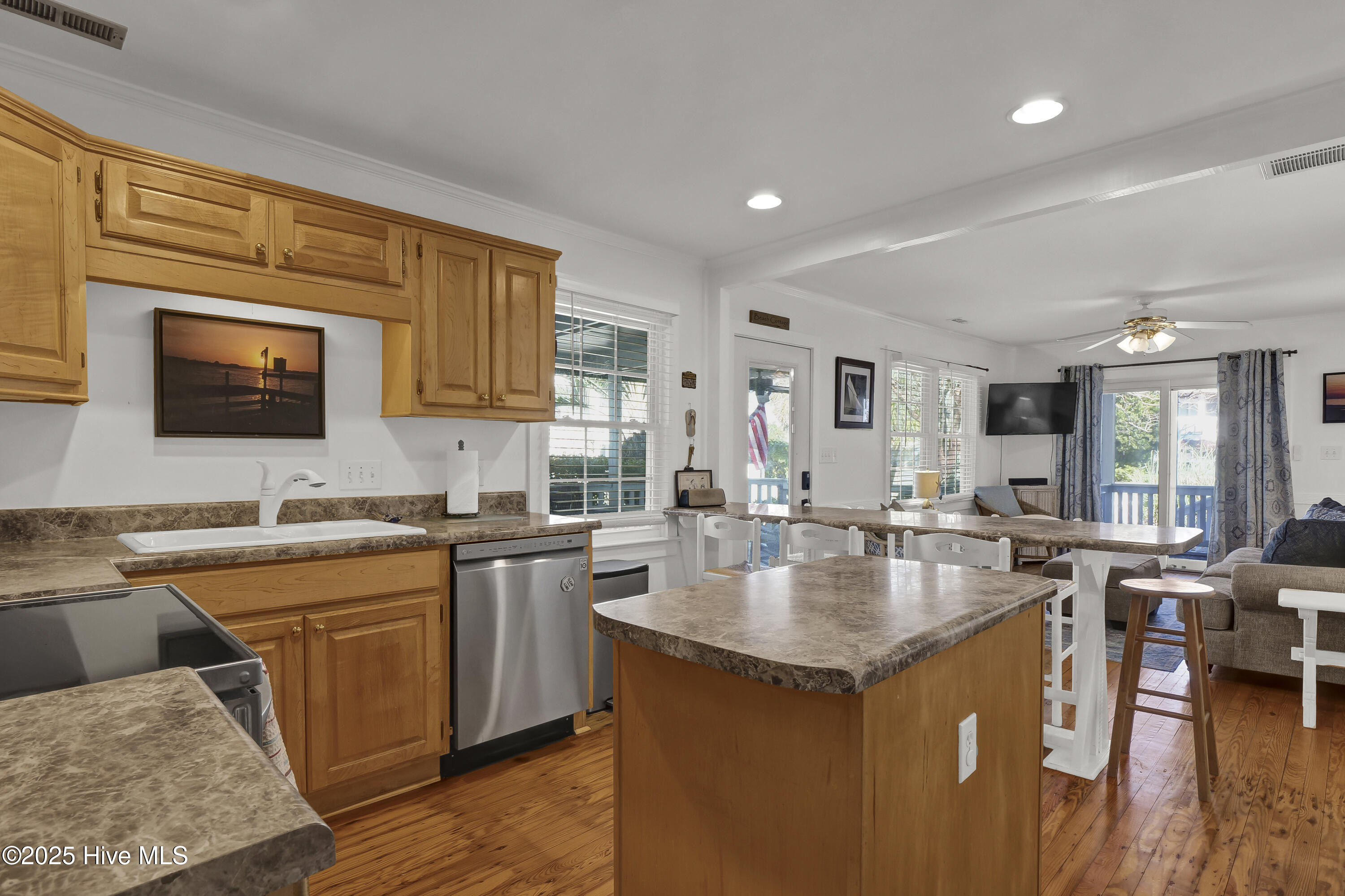 100537490 | Photo 14