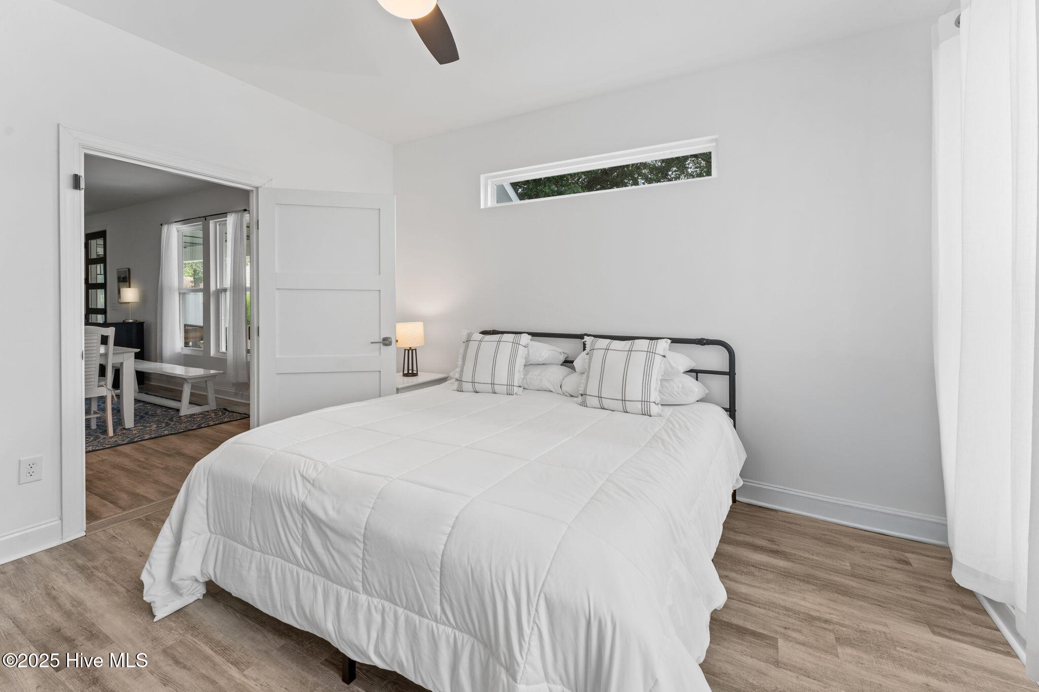 100528338 | Photo 36