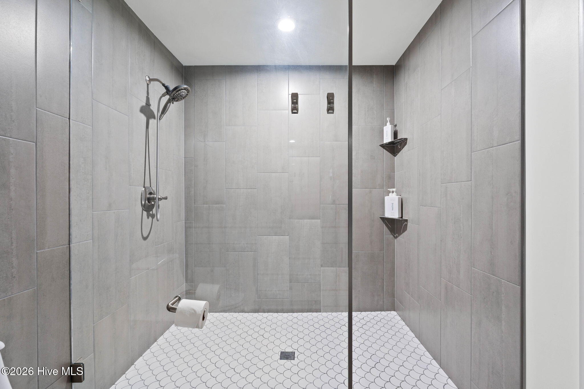 100565975 | Photo 18