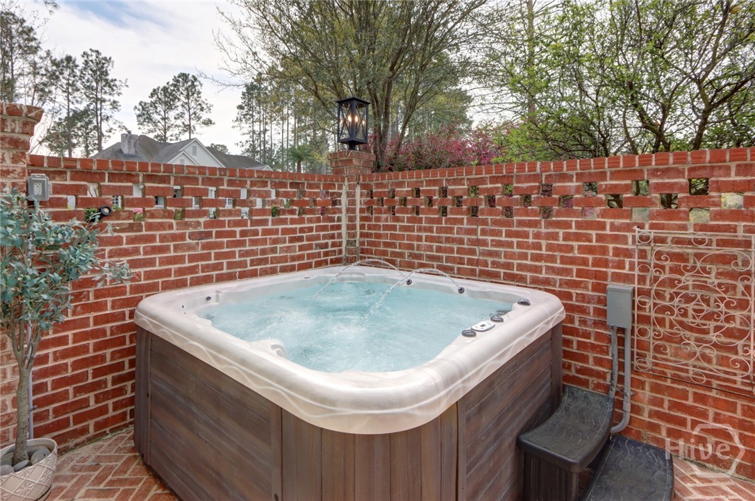 1st Floor Master Suite Spa