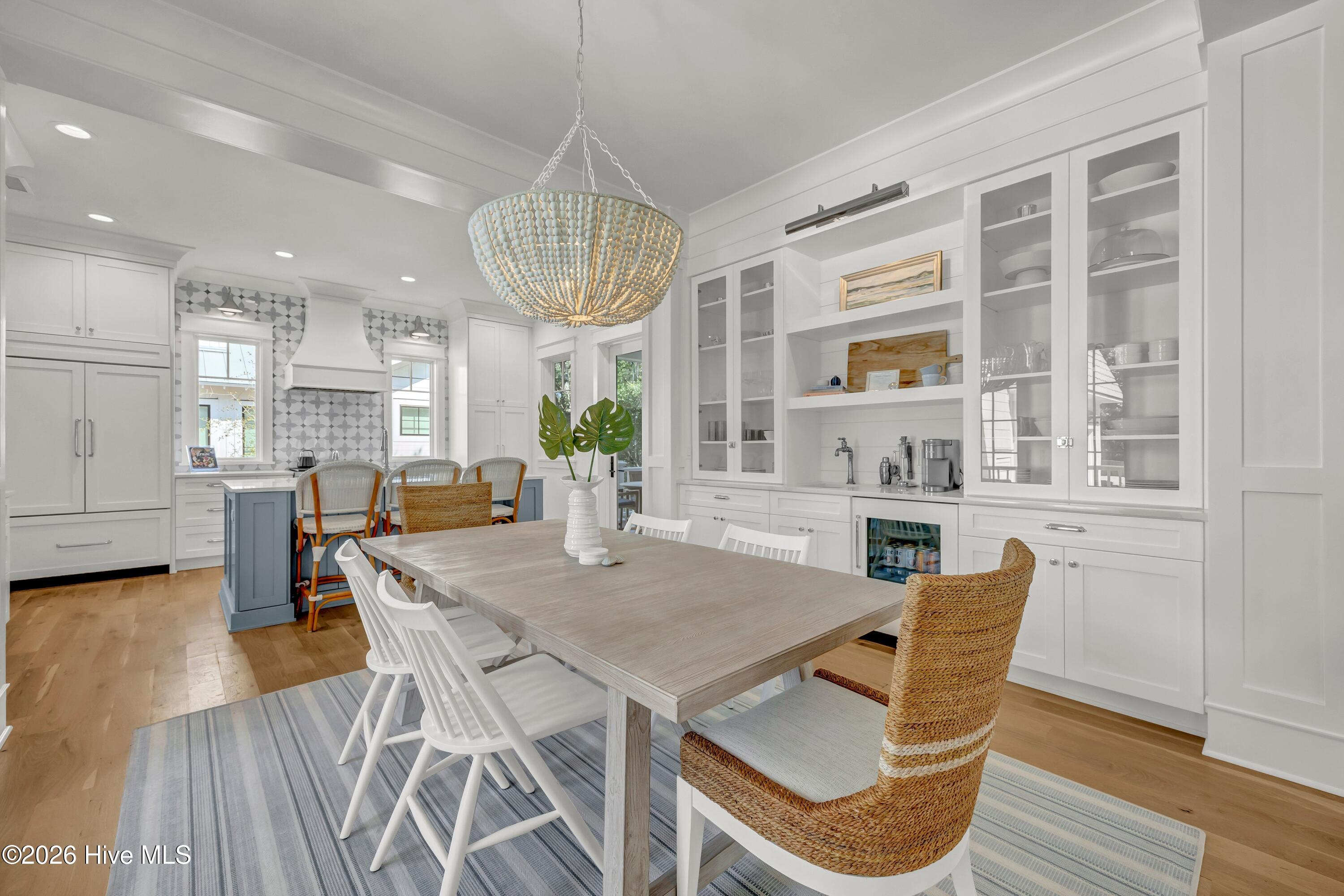 100567930 | Photo 13