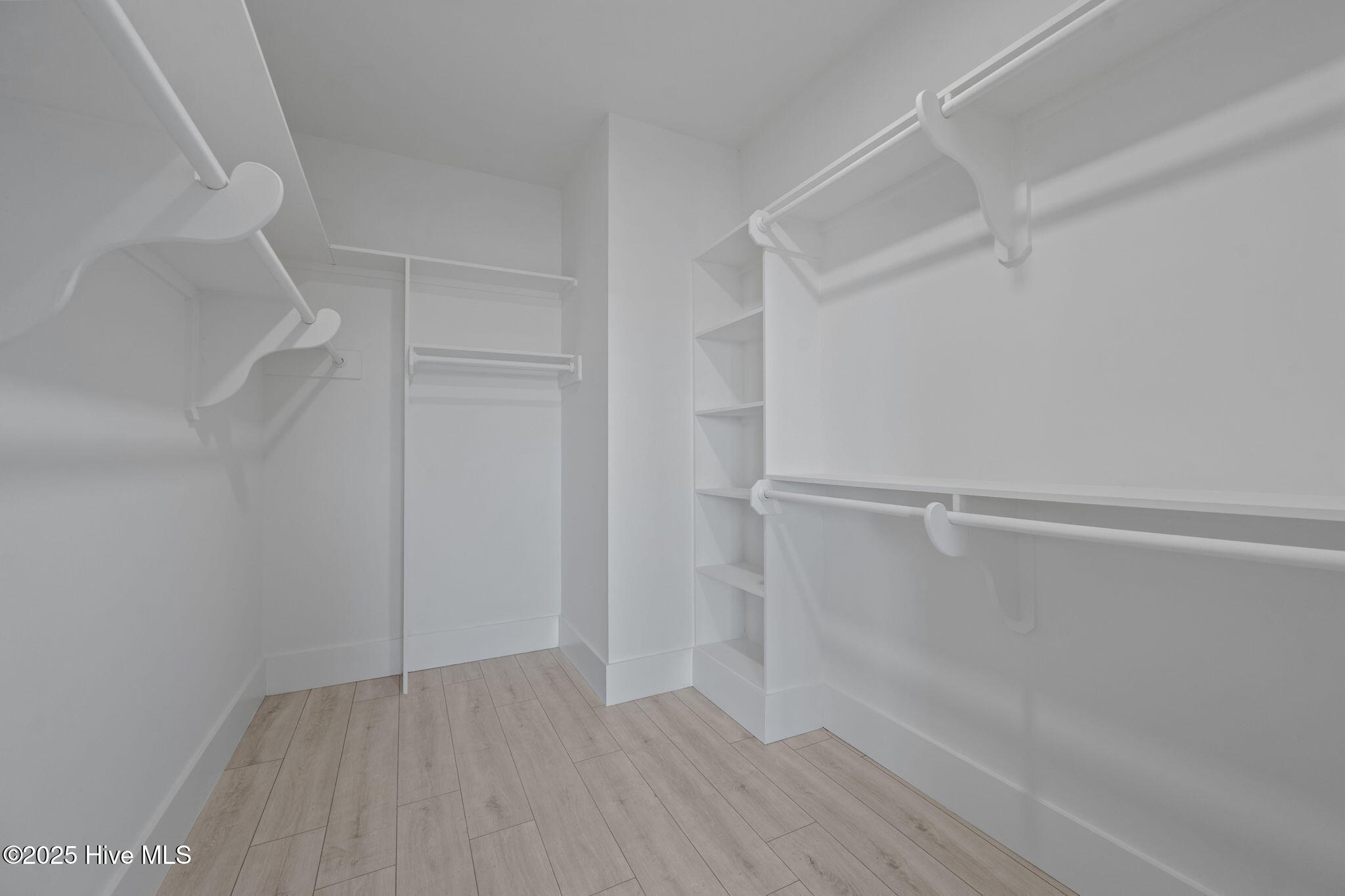 100547090 | Photo 37