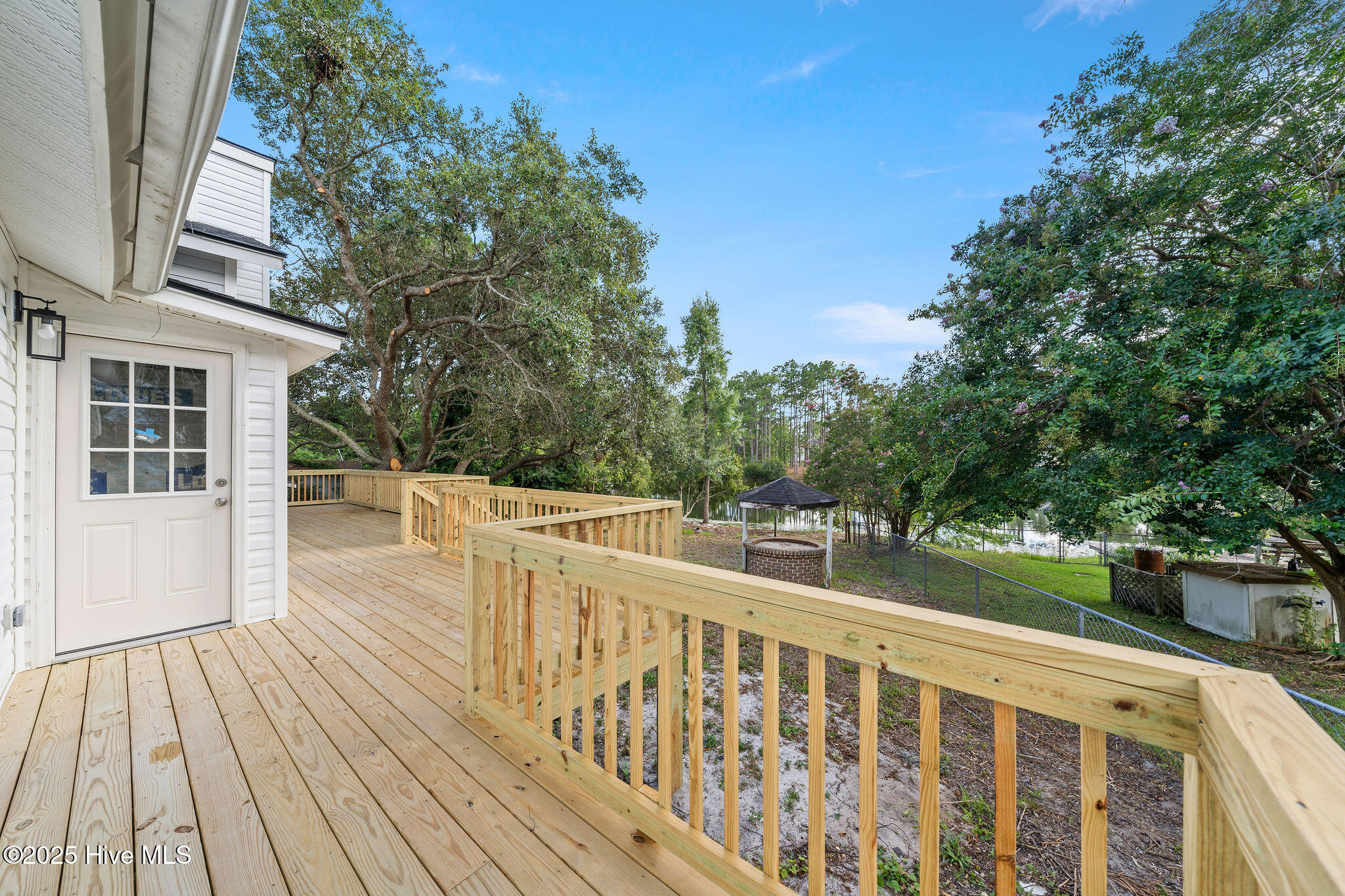 100522130 | Photo 15