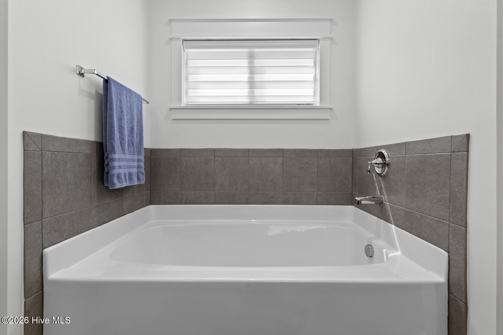 100565917 | Photo 25