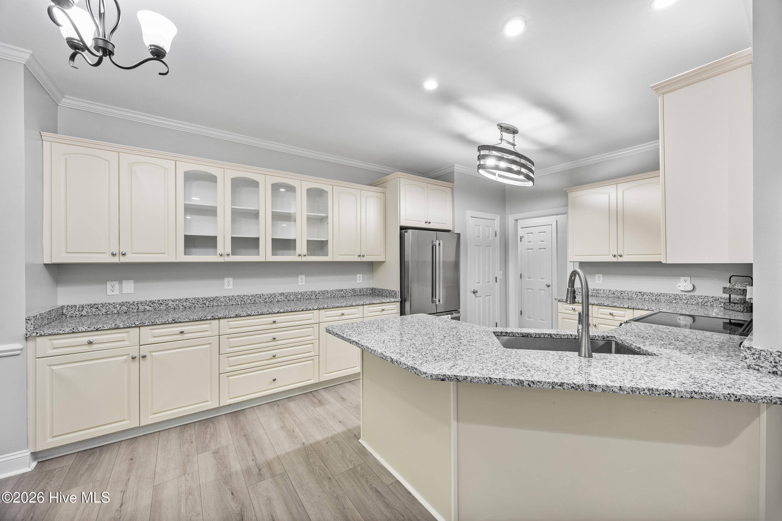 100569506 | Photo 22