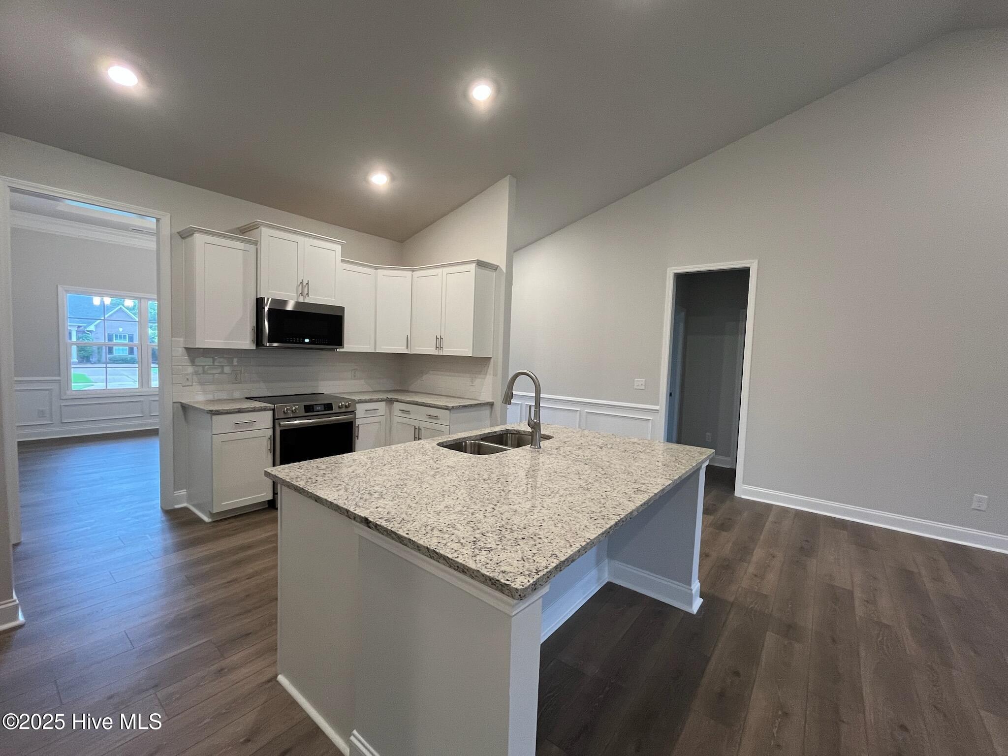 100456477 | Photo 12