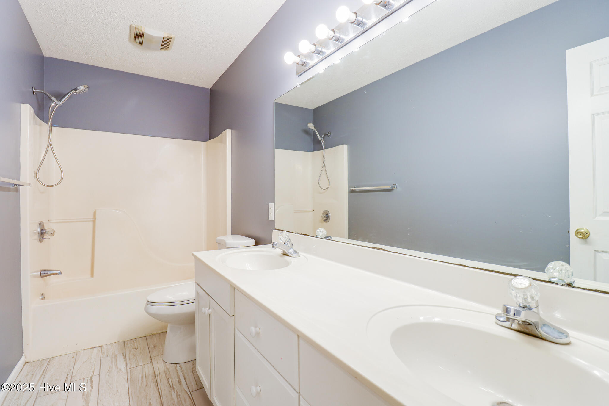 100541219 | Photo 15