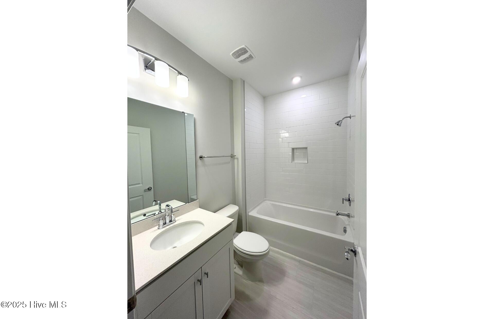 100502928 | Photo 17