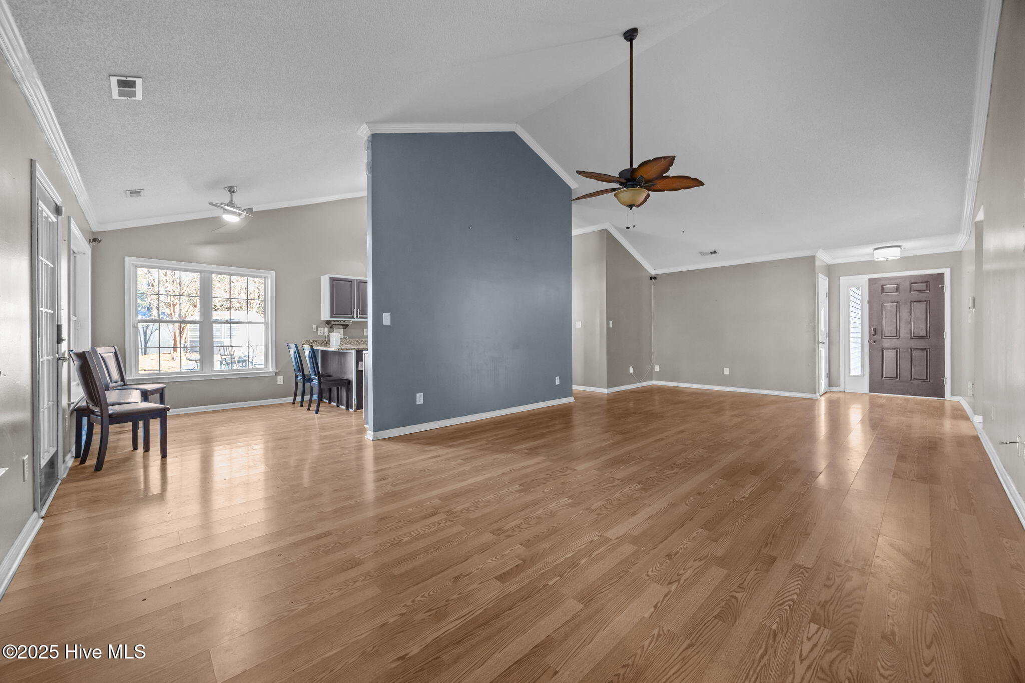 100544873 | Photo 13