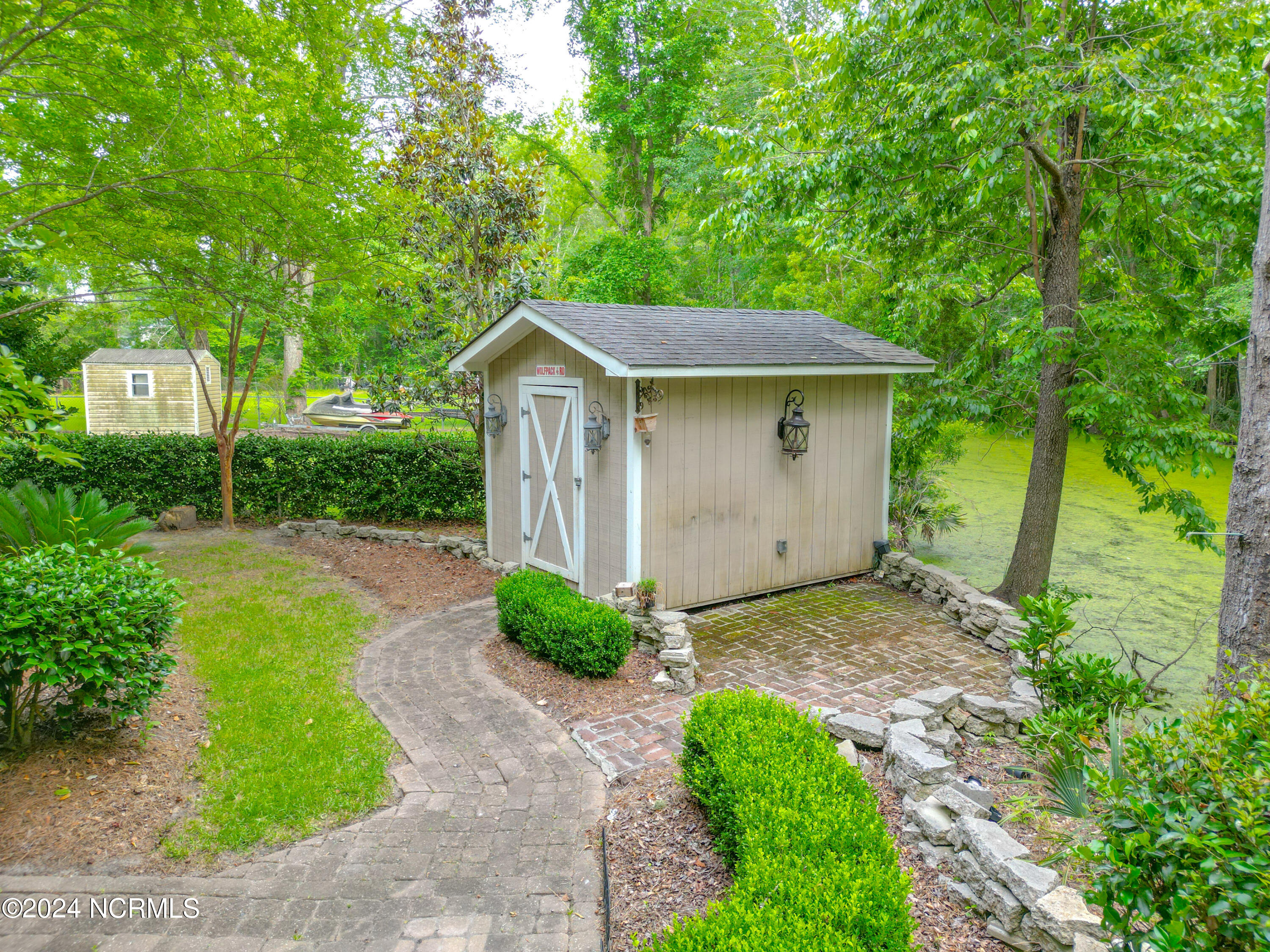 100558799 | Photo 64