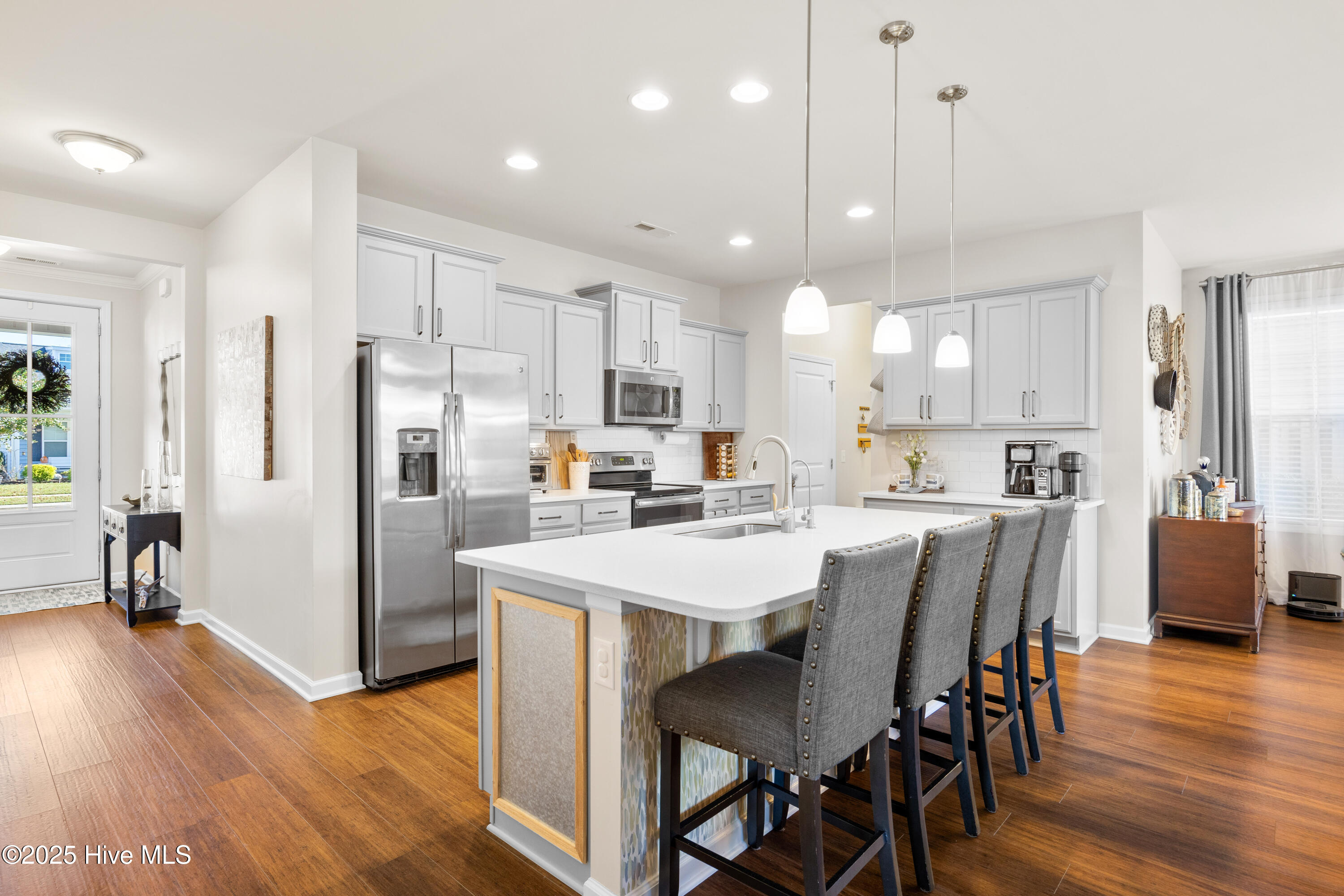 100534608 | Photo 12