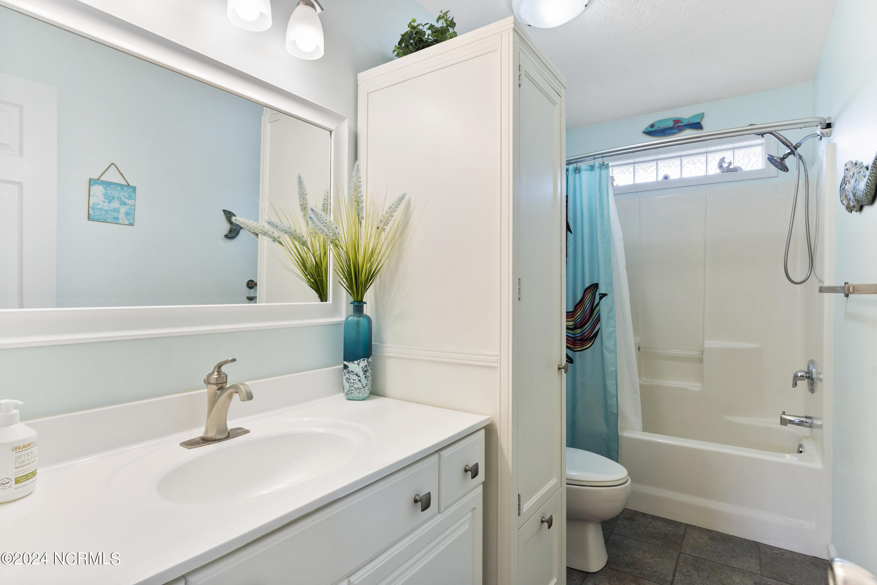 100562930 | Photo 20