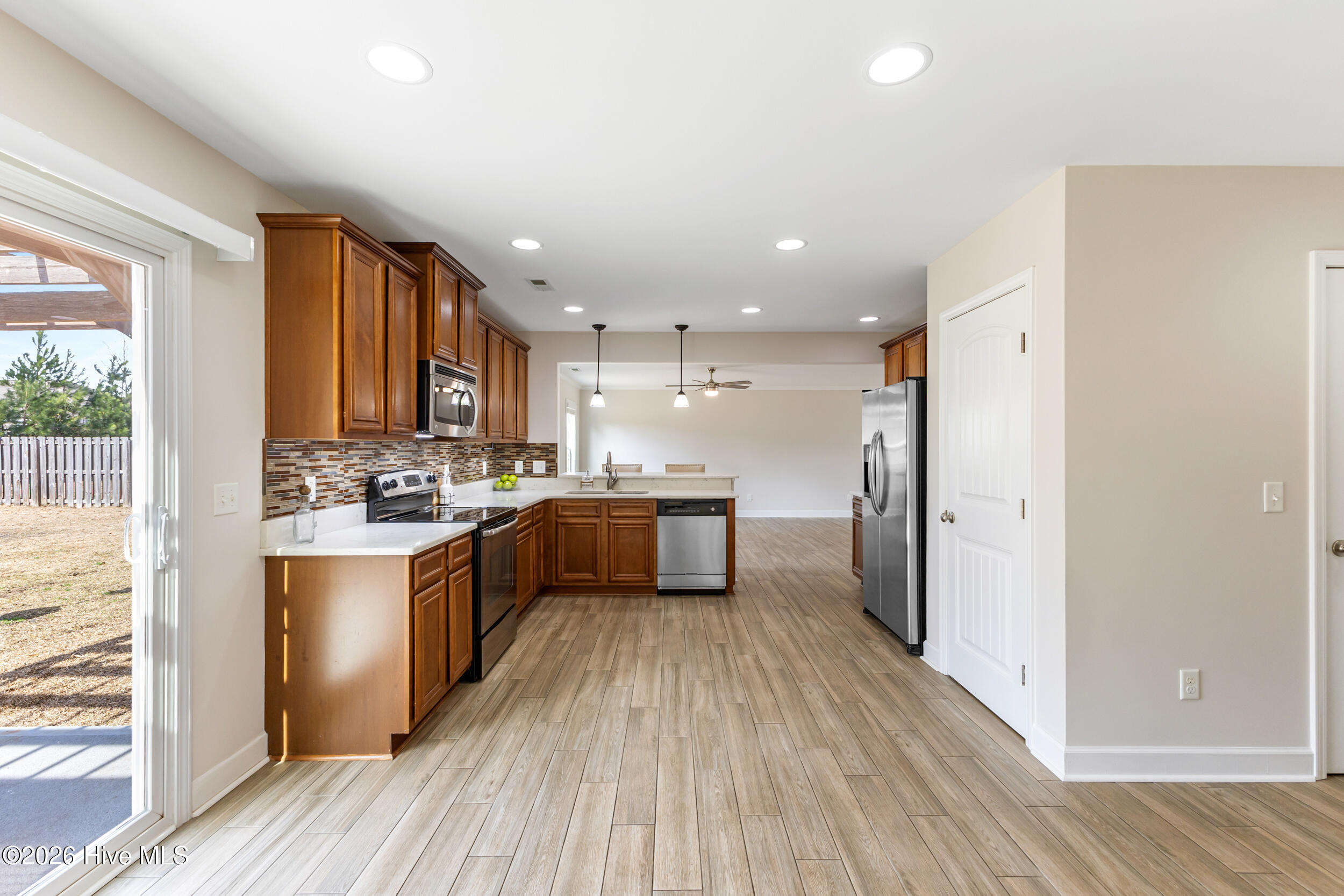 100557020 | Photo 11