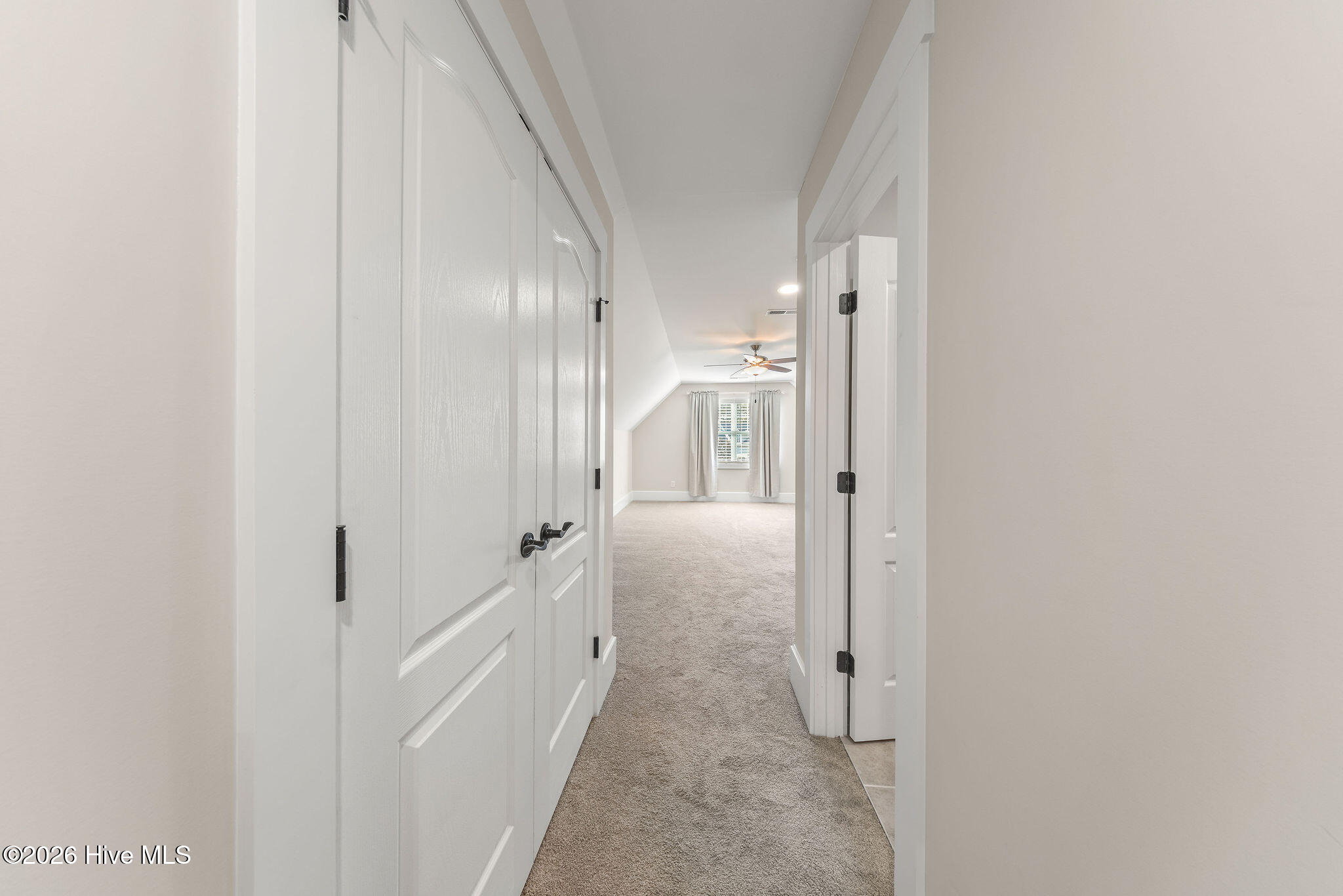 100548590 | Photo 29