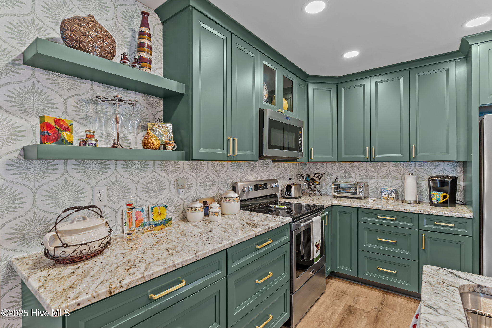 100545533 | Photo 14