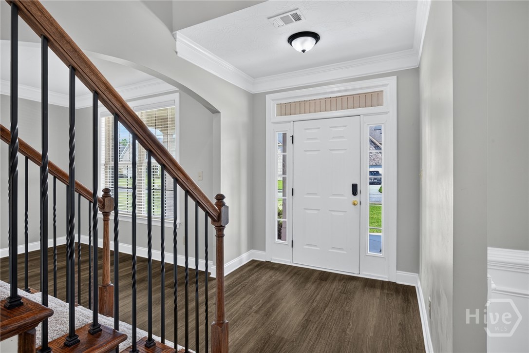 Grand 2 story foyer
