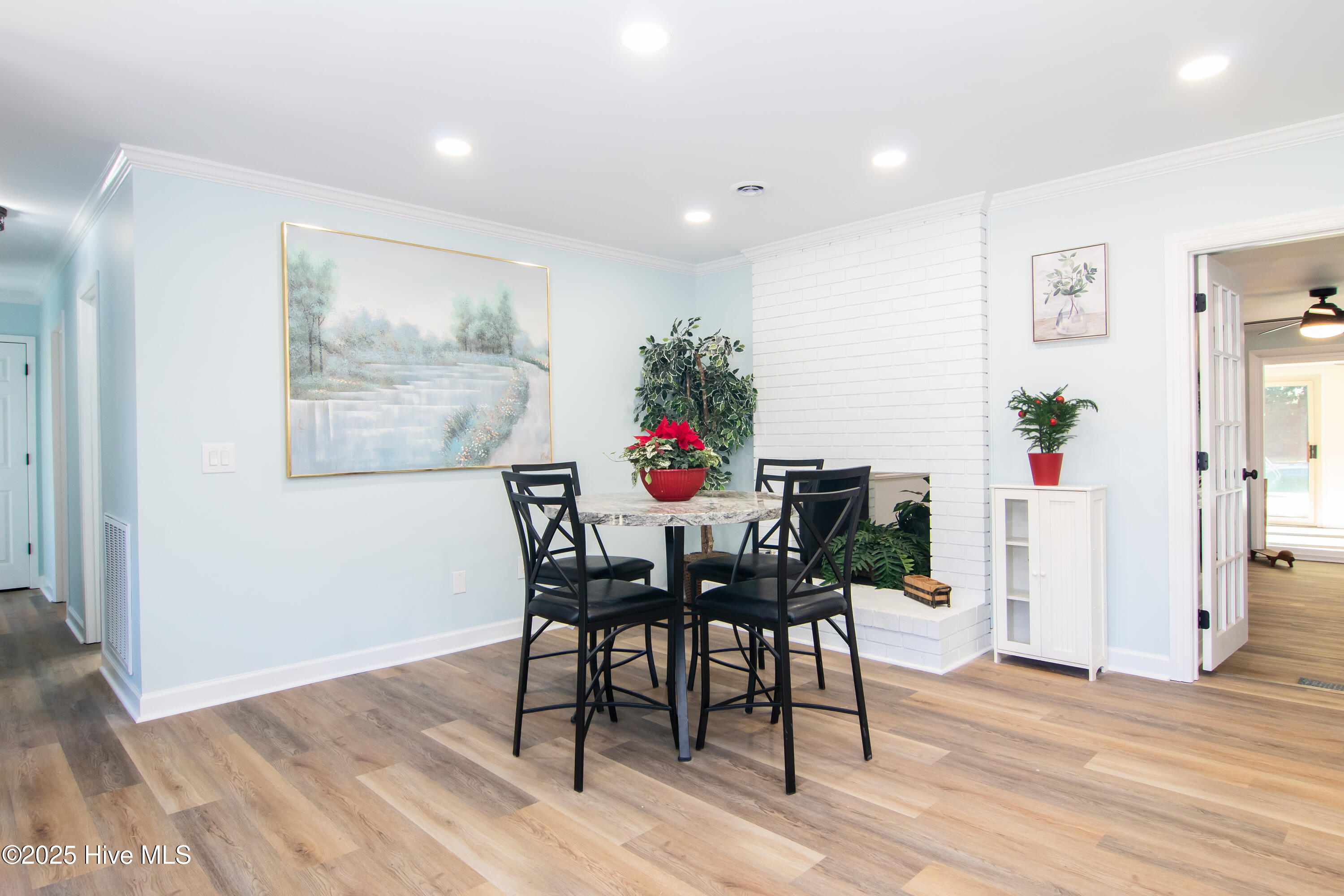 100545586 | Photo 11