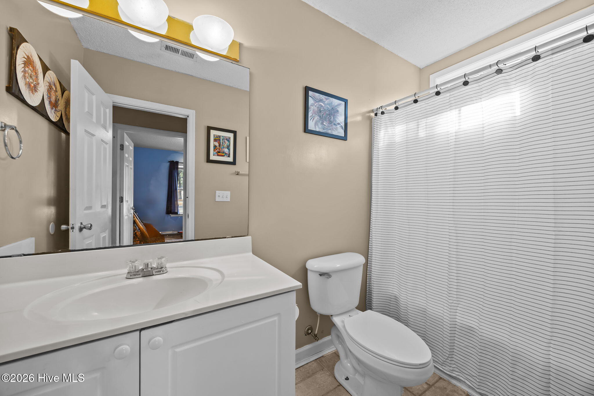 100550840 | Photo 32