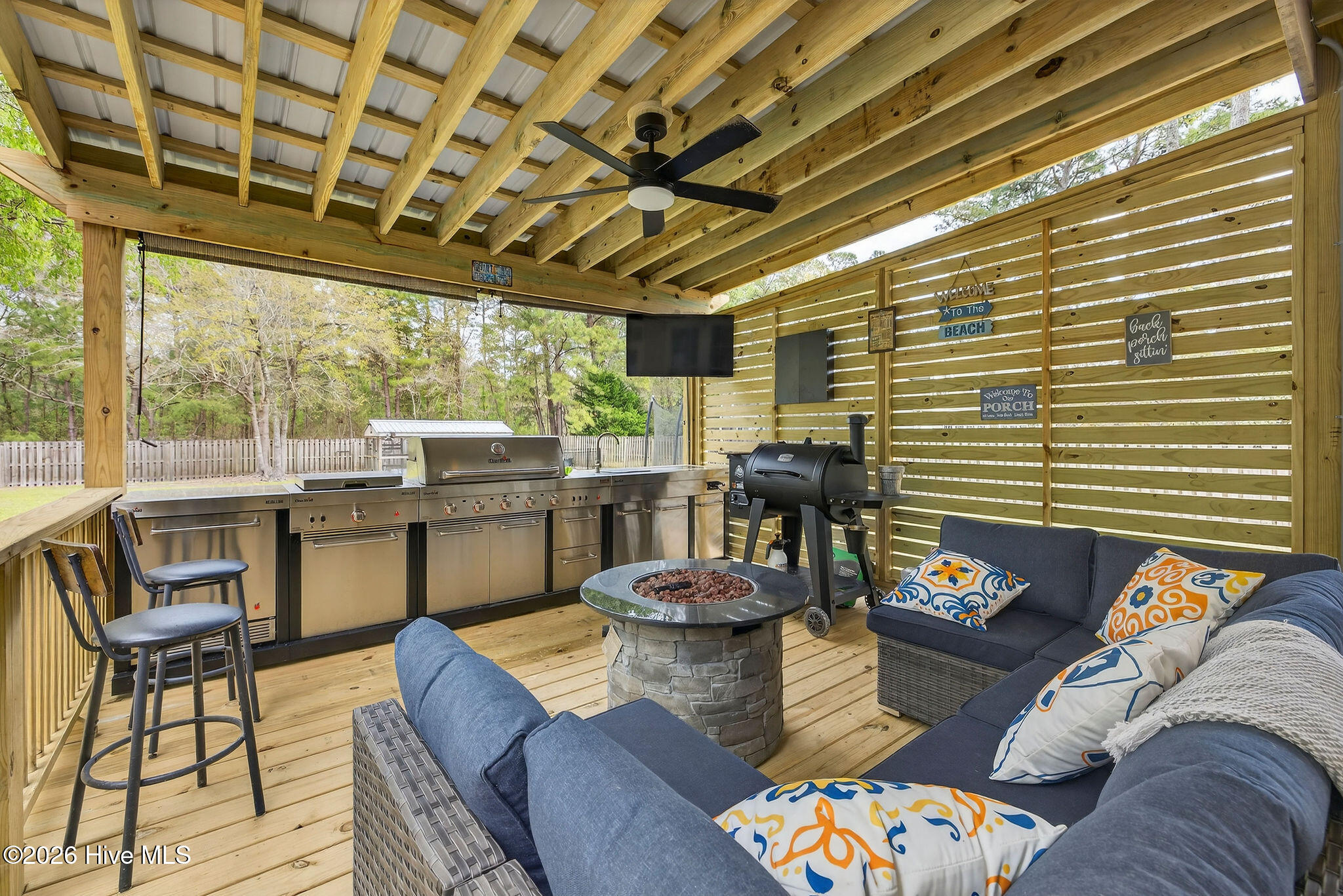 100563131 | Photo 61