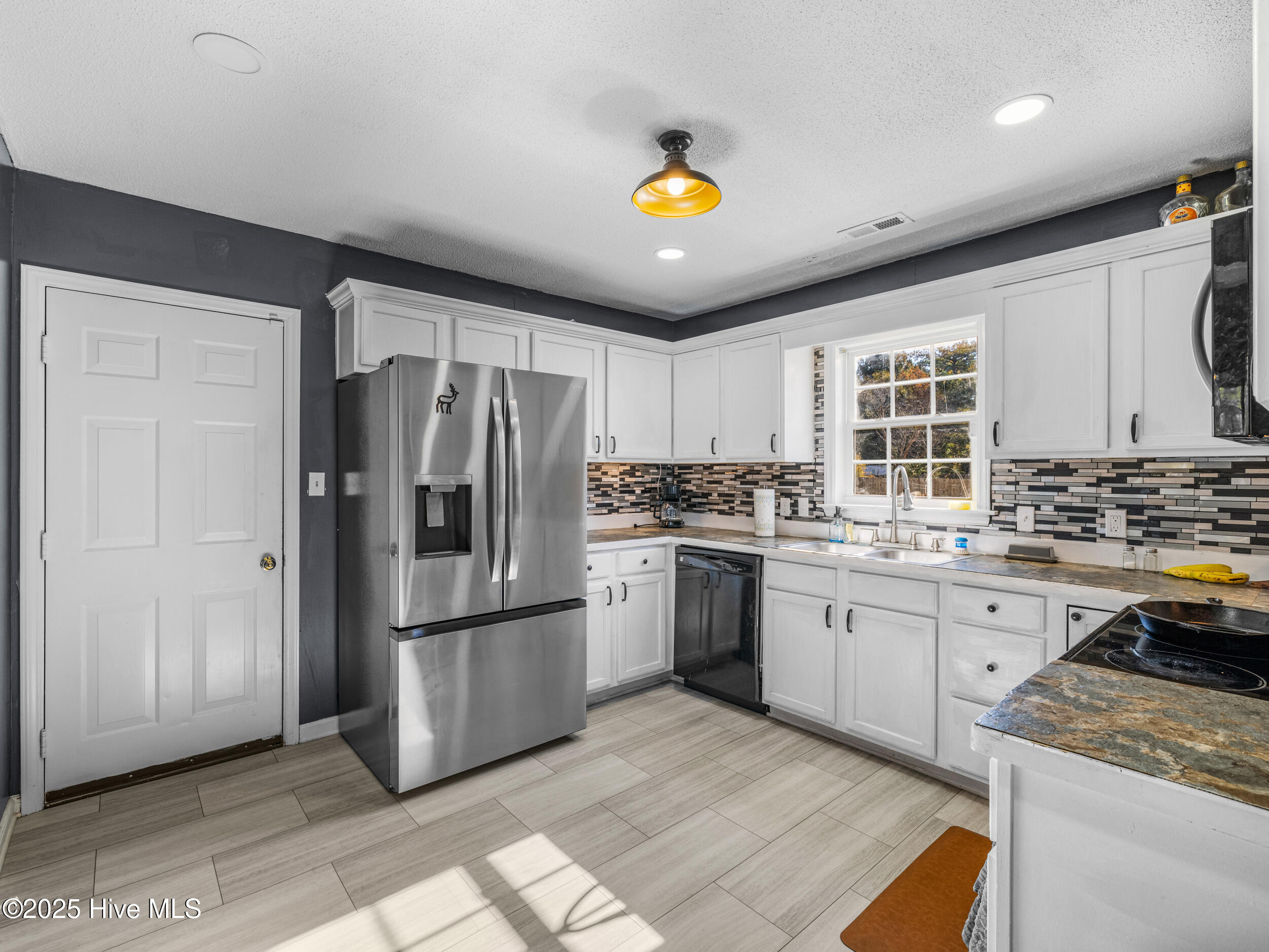 100541472 | Photo 11