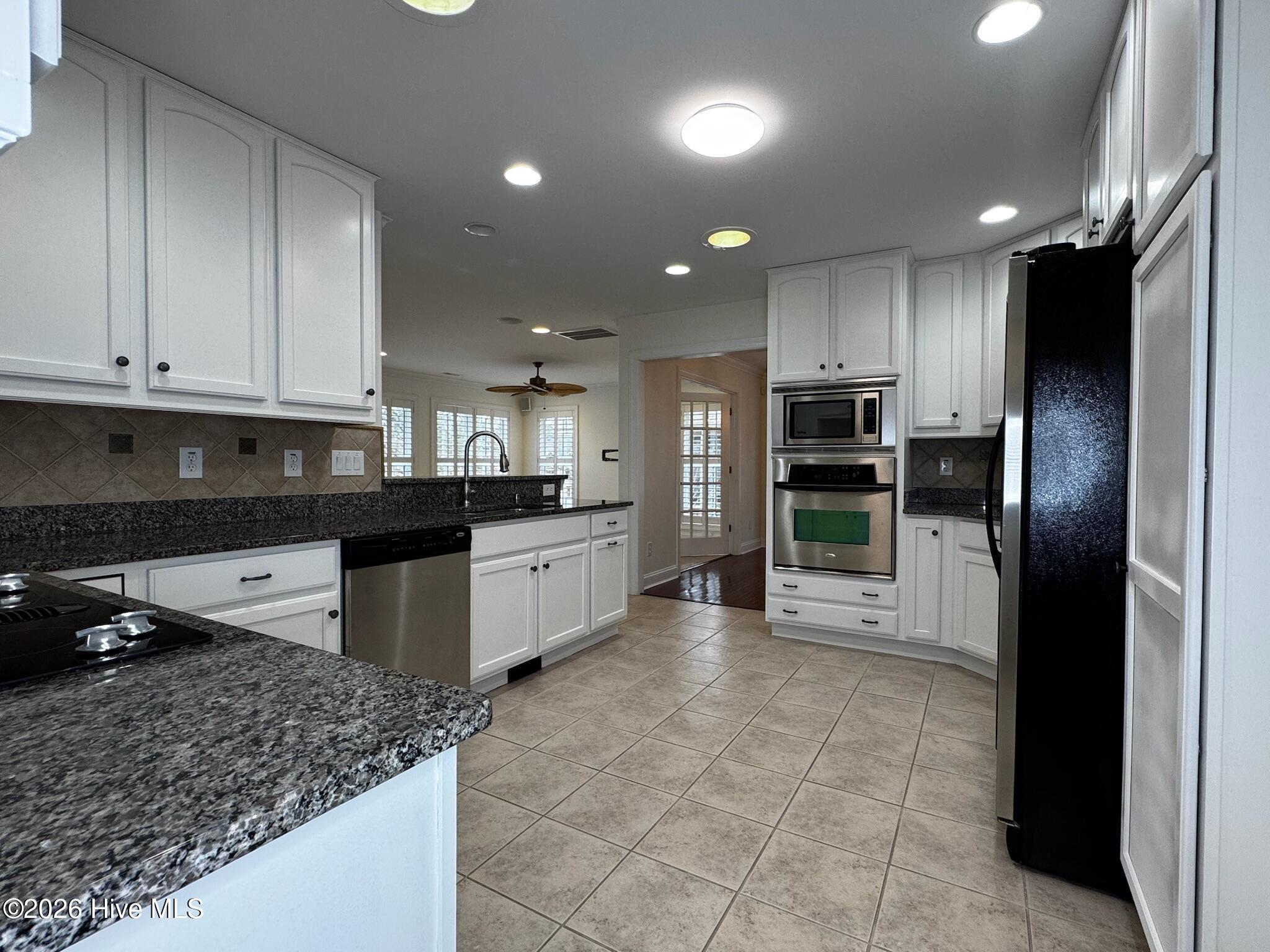 100558874 | Photo 12