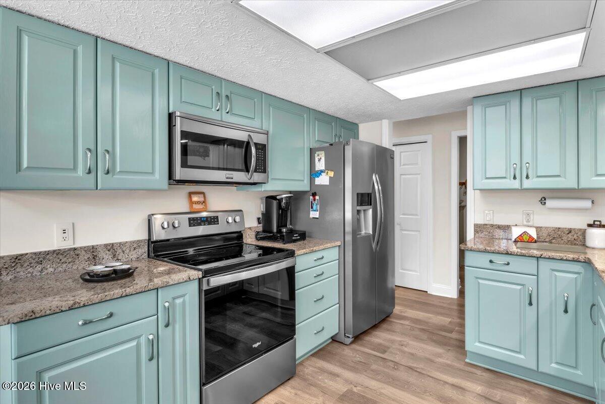 100563011 | Photo 22