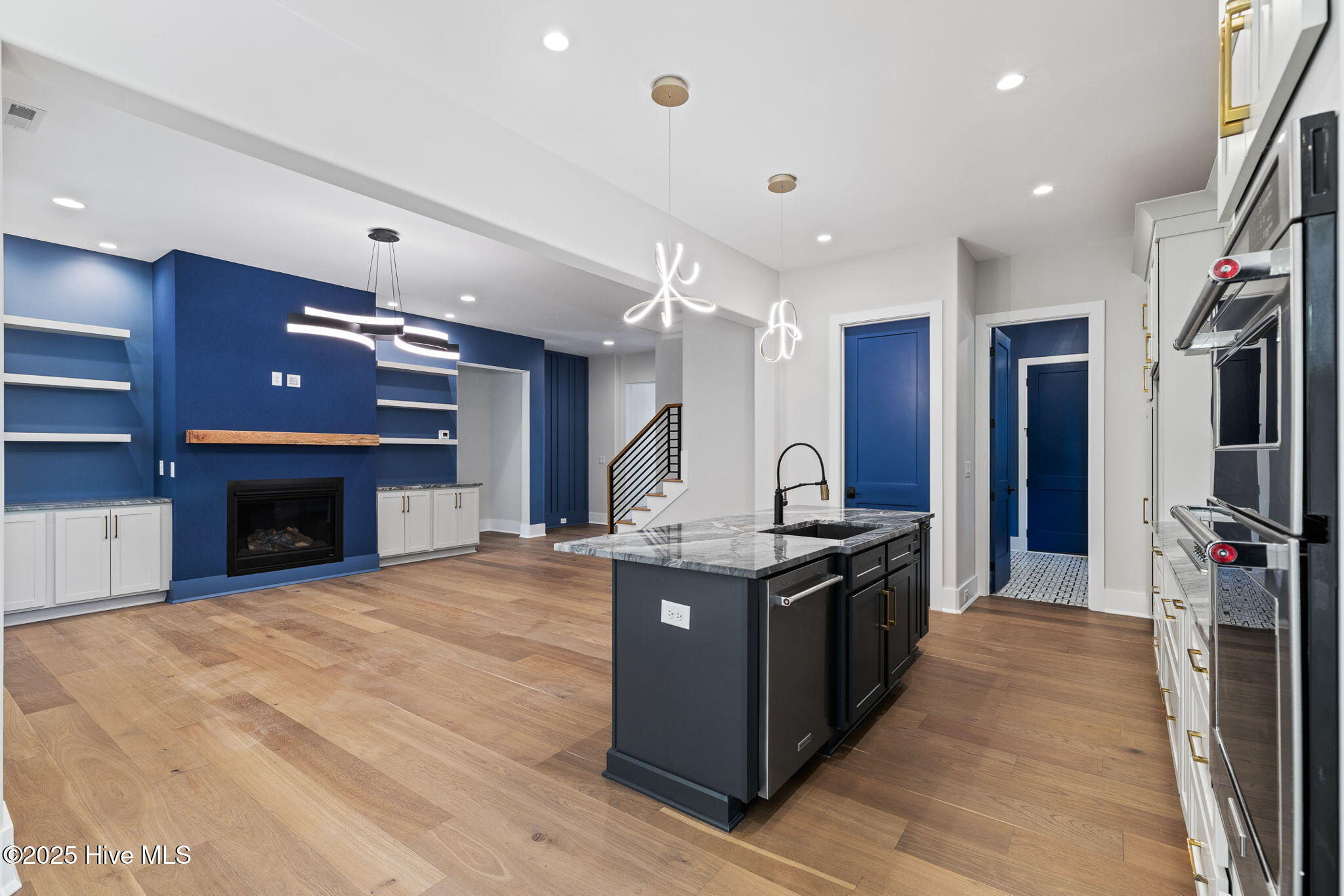 100522632 | Photo 24