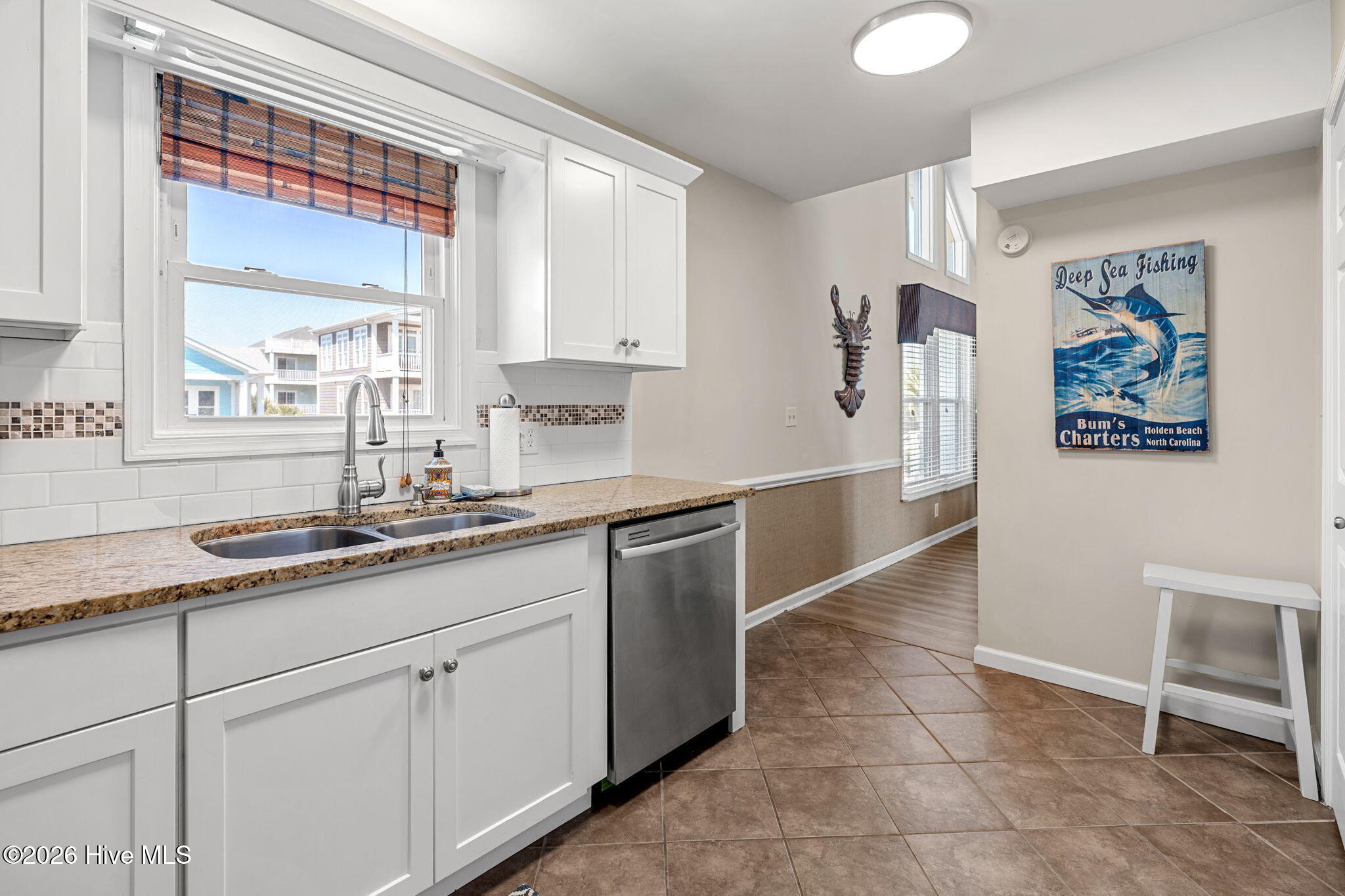 100568335 | Photo 12