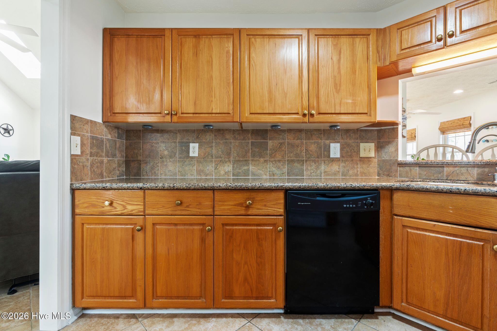 100550579 | Photo 18