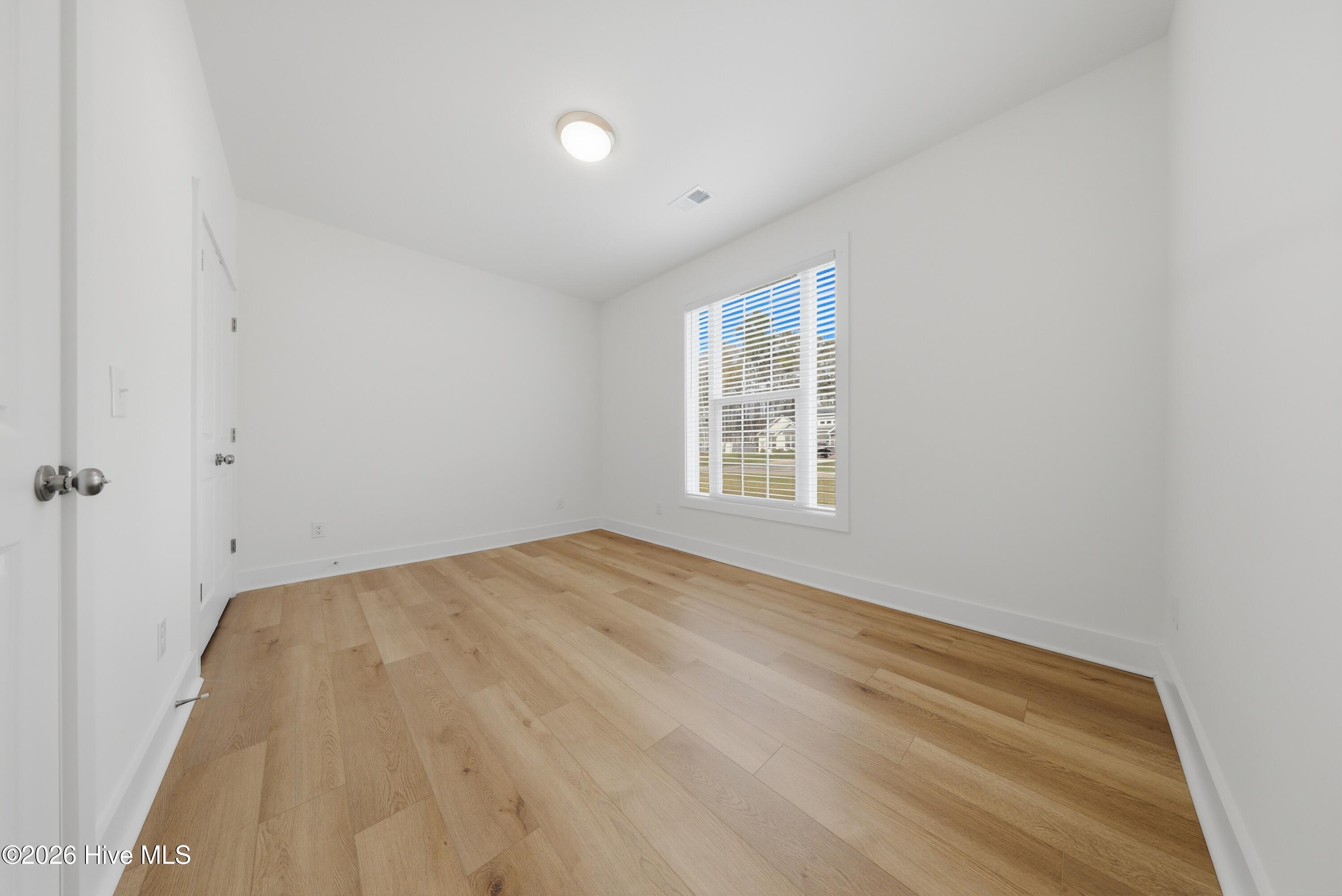 100561503 | Photo 28