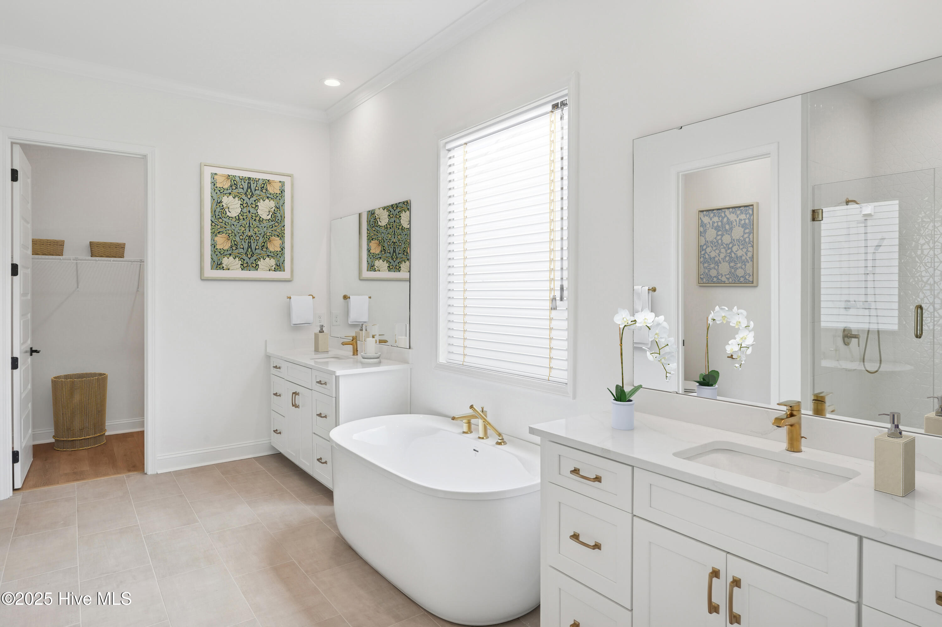 100508363 | Photo 15