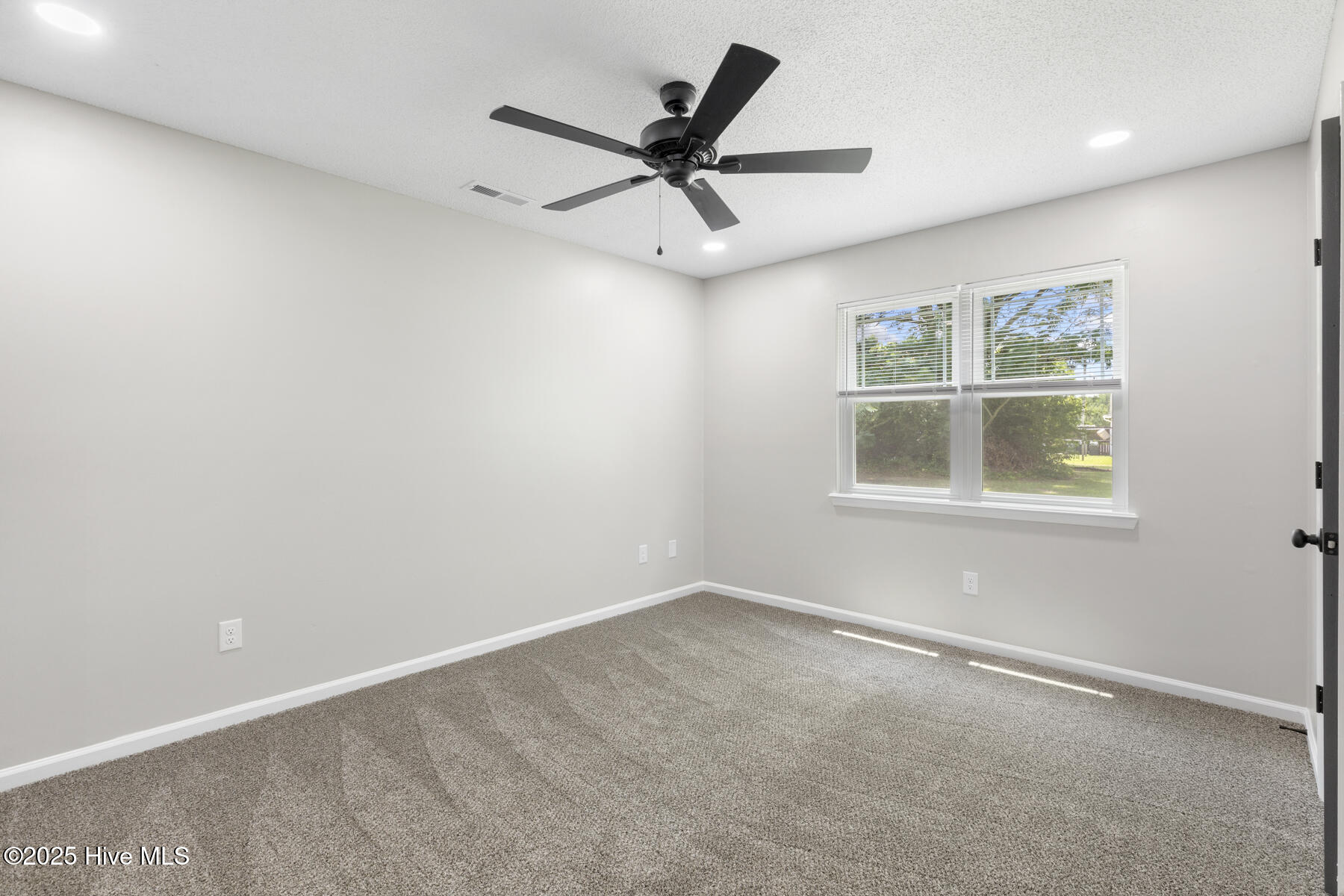 100548138 | Photo 17