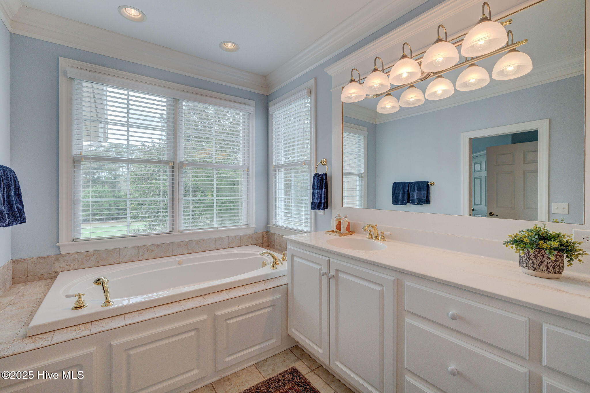 100530100 | Photo 18