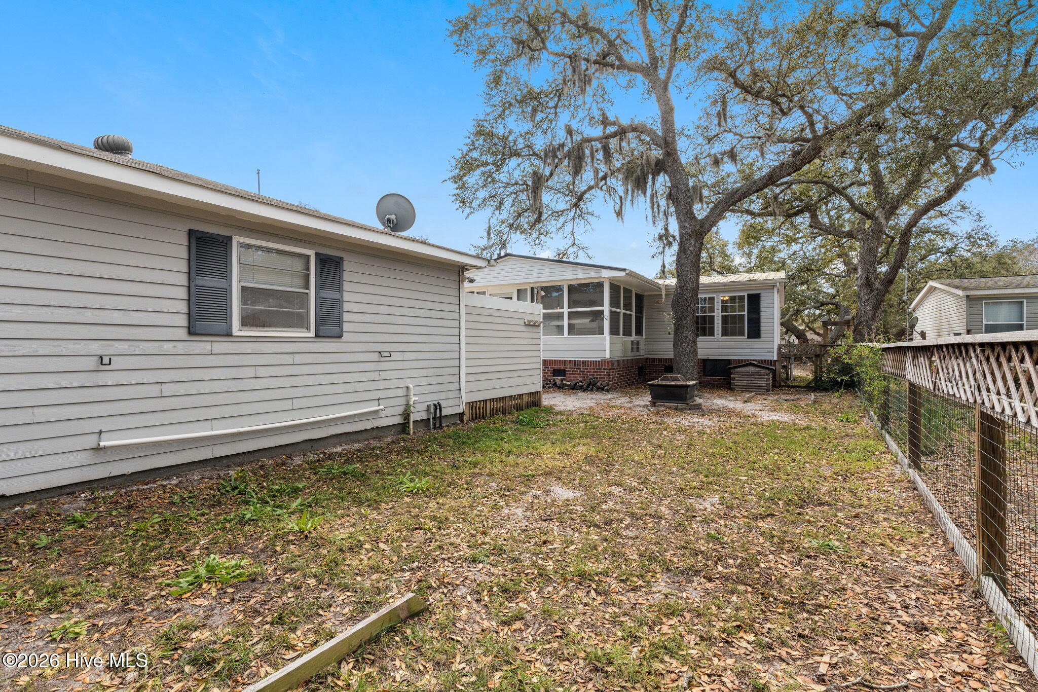 100564701 | Photo 43